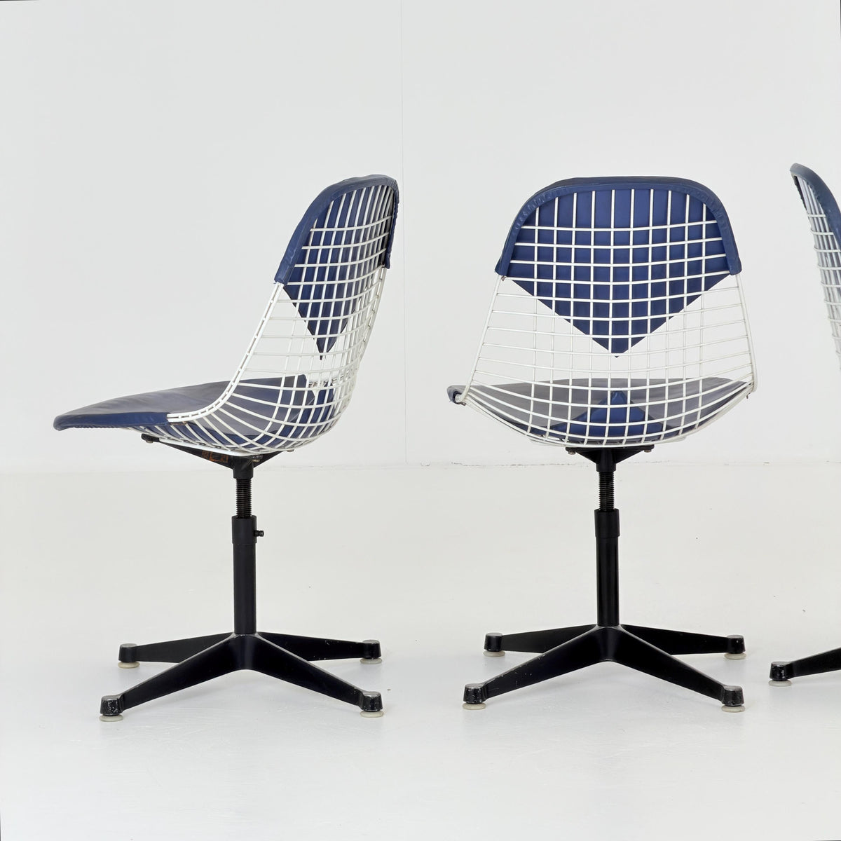 Set of 6 Original Mid Century Modern Charles Eames wire PKC2 Chairs by Herman Miller, Blue Bikini Leather, 1960s