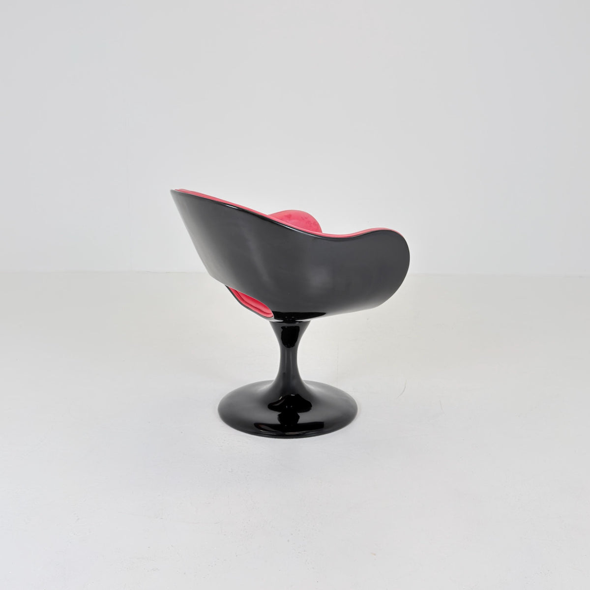 Mid Century Modern Design Italian Space Age Tulip Swivel Armchair, 1980s Italy