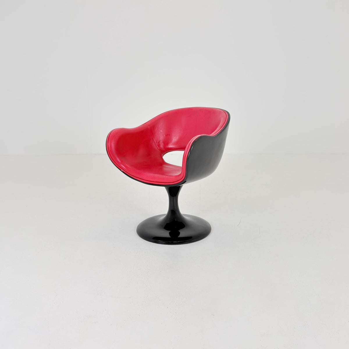 Mid Century Modern Design Italian Space Age Tulip Swivel Armchair, 1980s Italy