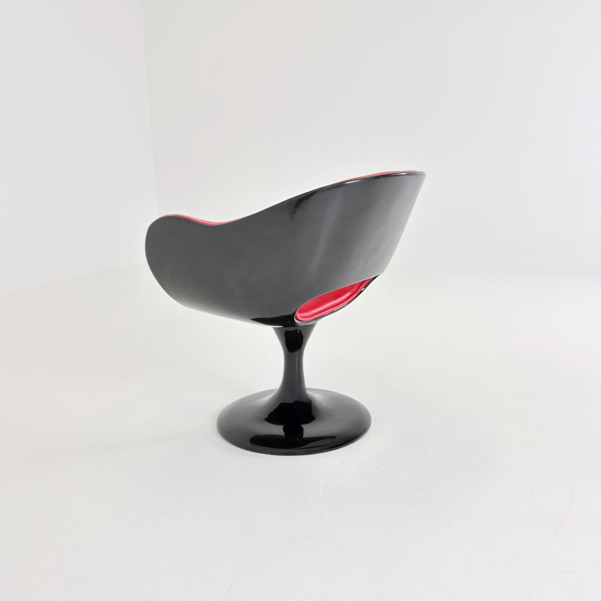 Mid Century Modern Design Italian Space Age Tulip Swivel Armchair, 1980s Italy