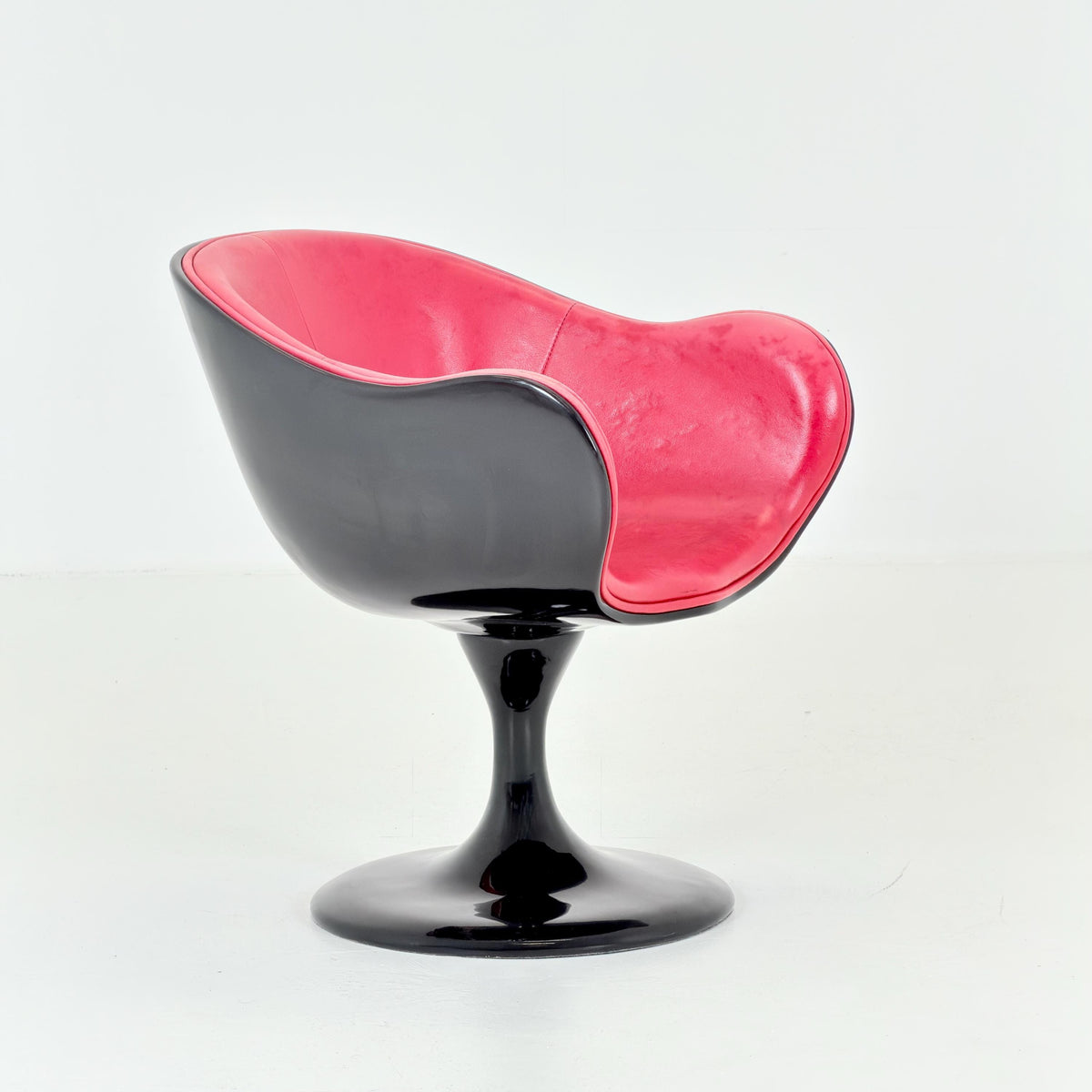 Mid Century Modern Design Italian Space Age Tulip Swivel Armchair, 1980s Italy