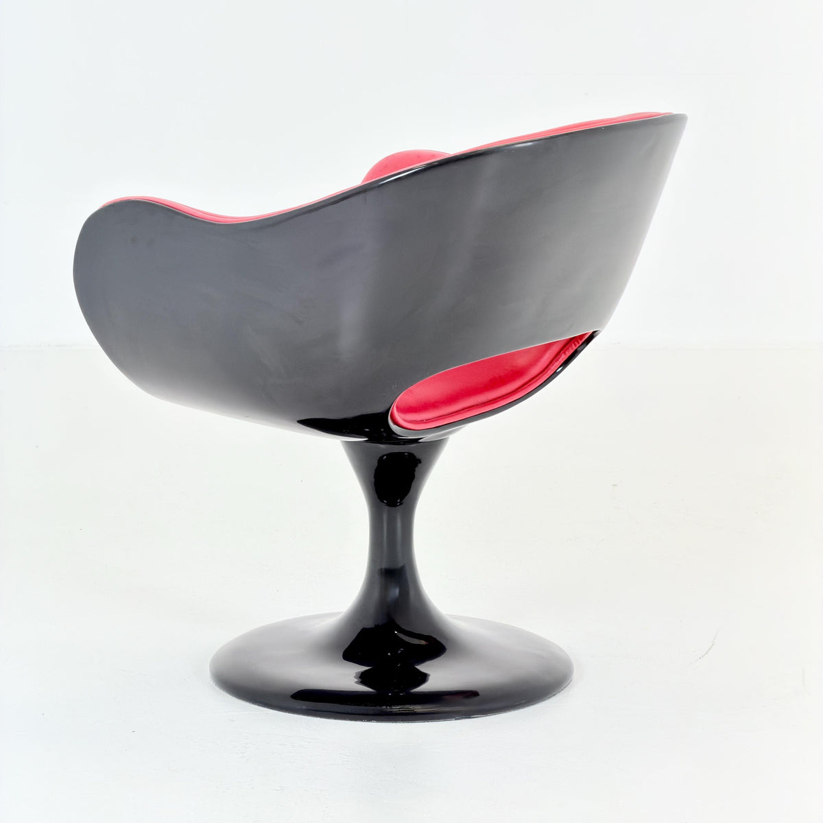 Mid Century Modern Design Italian Space Age Tulip Swivel Armchair, 1980s Italy