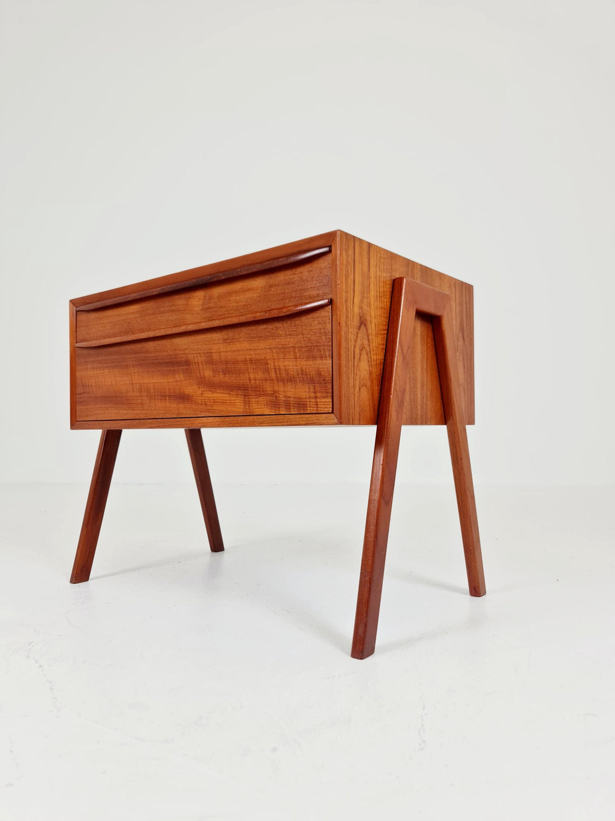Midcentury Danish design chest of drawers / drawer dresser /2drawers cabinet, 1960s
