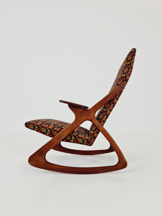 Ultra Rare Mid-Century Modern Rosewood Rocking Chair – Sculptural Frame & Vintage, 1960s