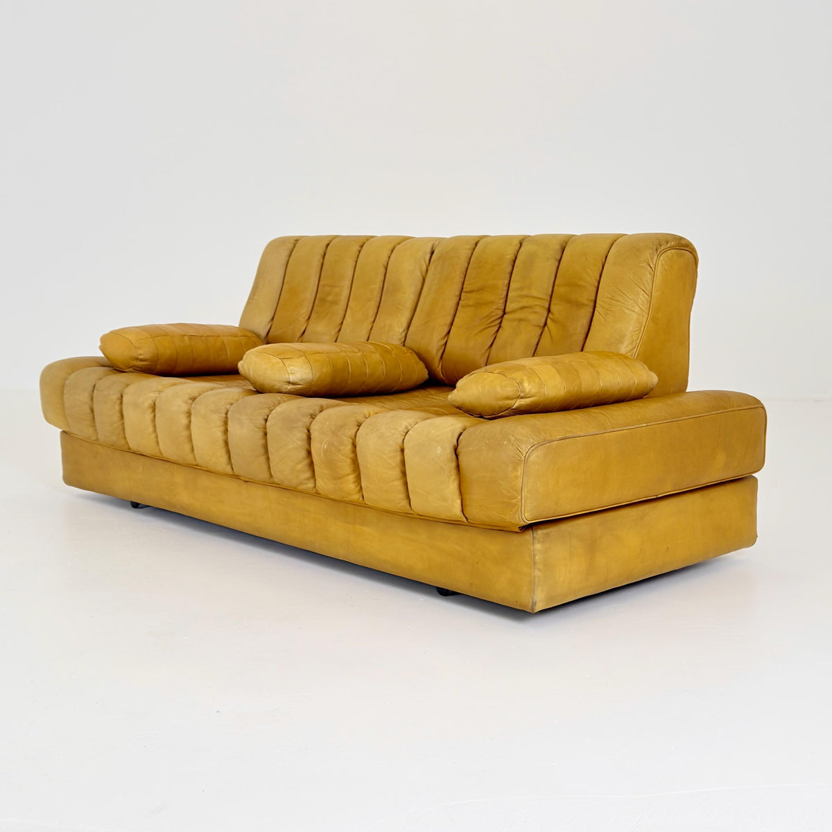 Mid century cognac leather Sofa bed Ds 85 from De Sede Switzerland 1960s