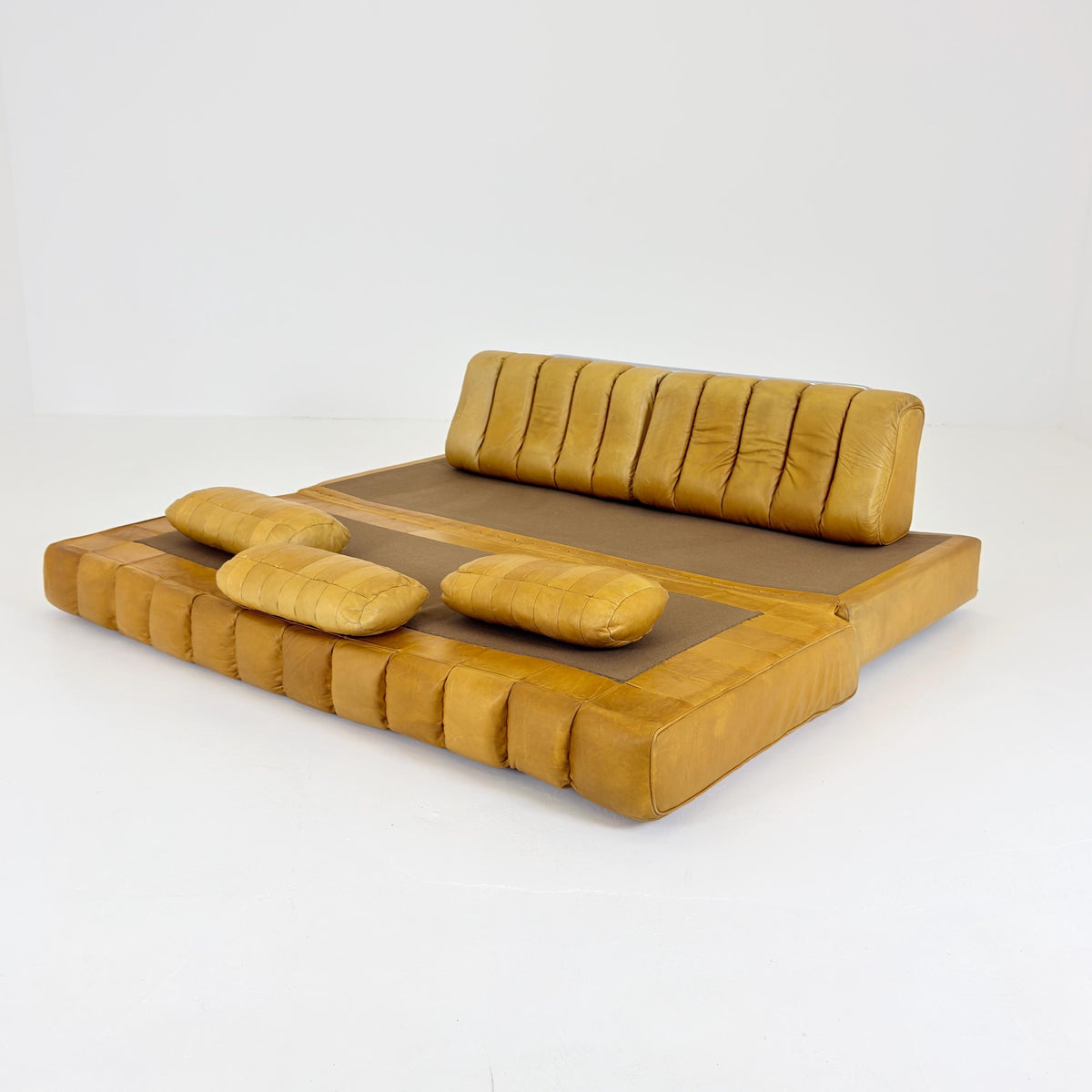 Mid century cognac leather Sofa bed Ds 85 from De Sede Switzerland 1960s