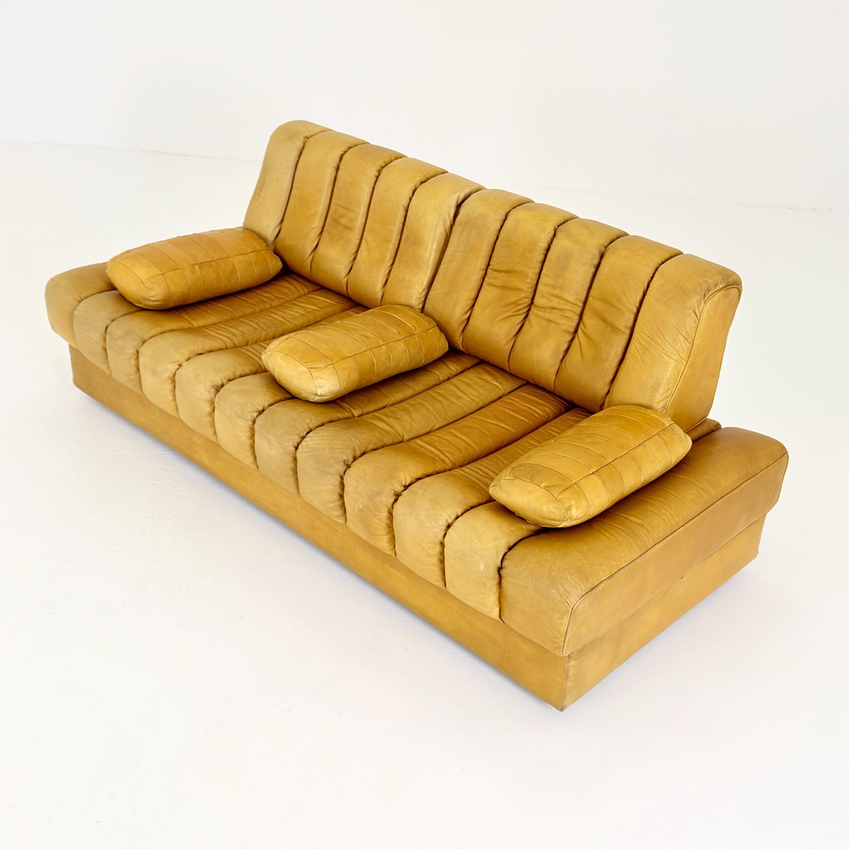 Mid century cognac leather Sofa bed Ds 85 from De Sede Switzerland 1960s