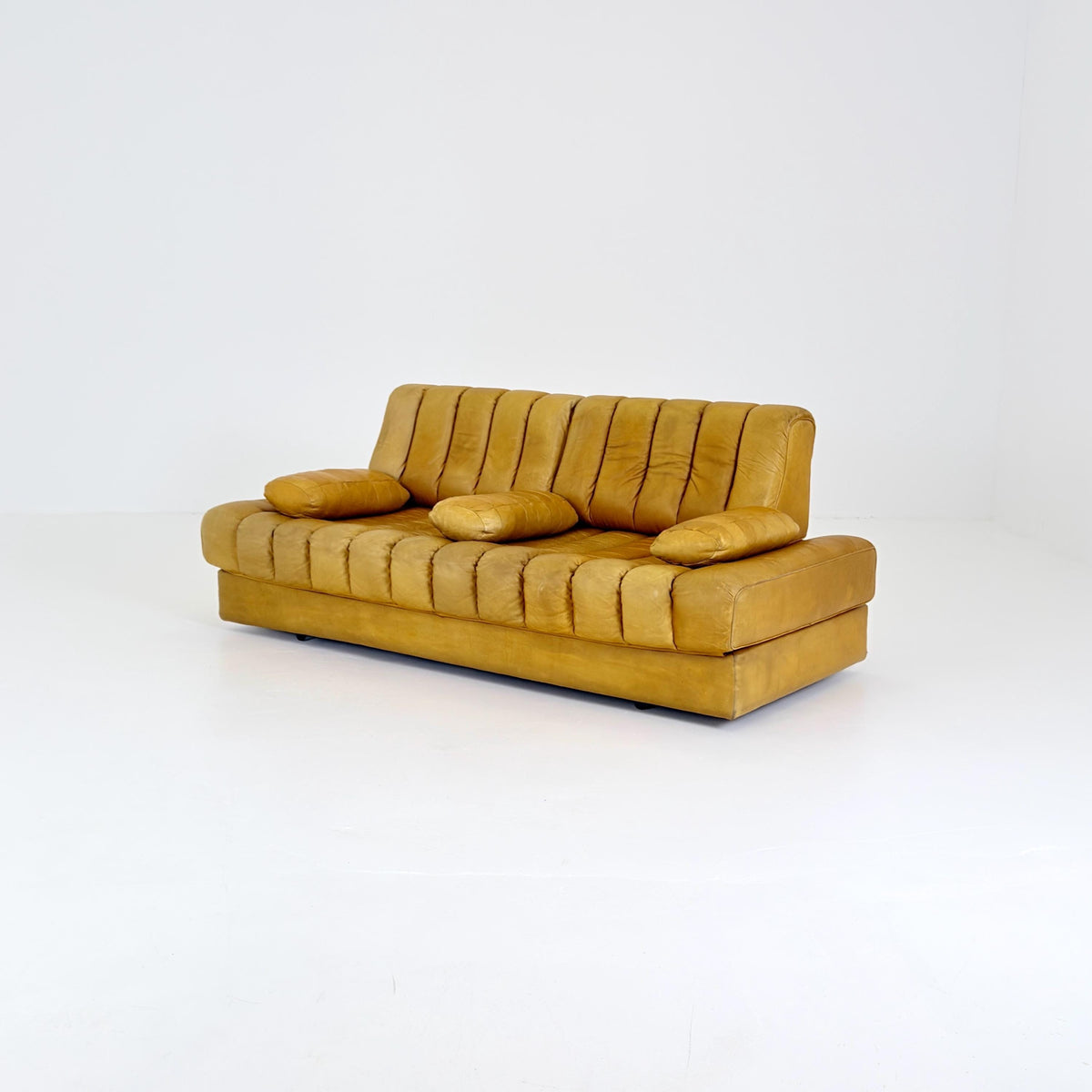 Mid century cognac leather Sofa bed Ds 85 from De Sede Switzerland 1960s