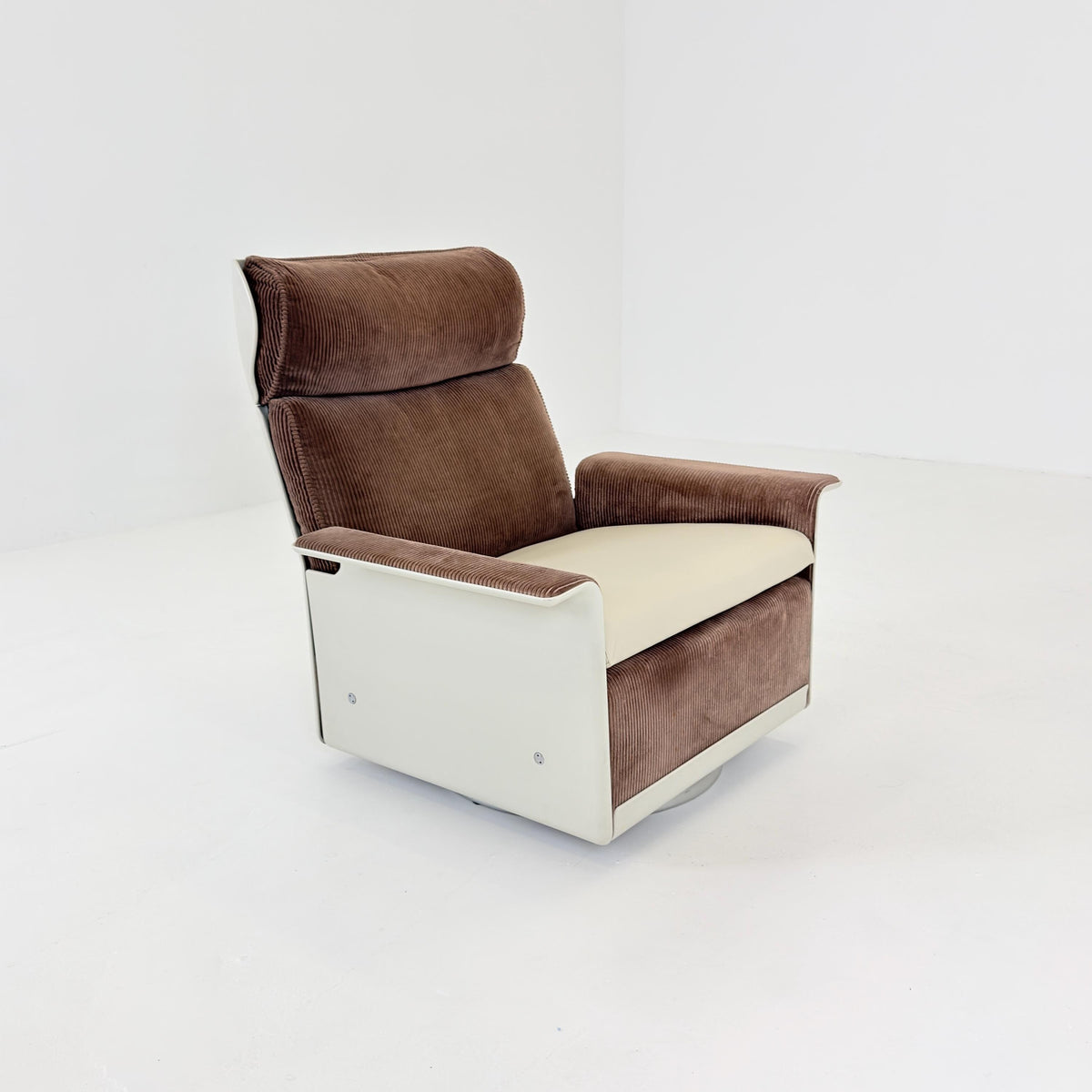 Rare Mid century Dieter Rams 620 Lounge Chair RZ62 – Brown Corduroy, White Shell & Swivel Base, Germany, 1970s