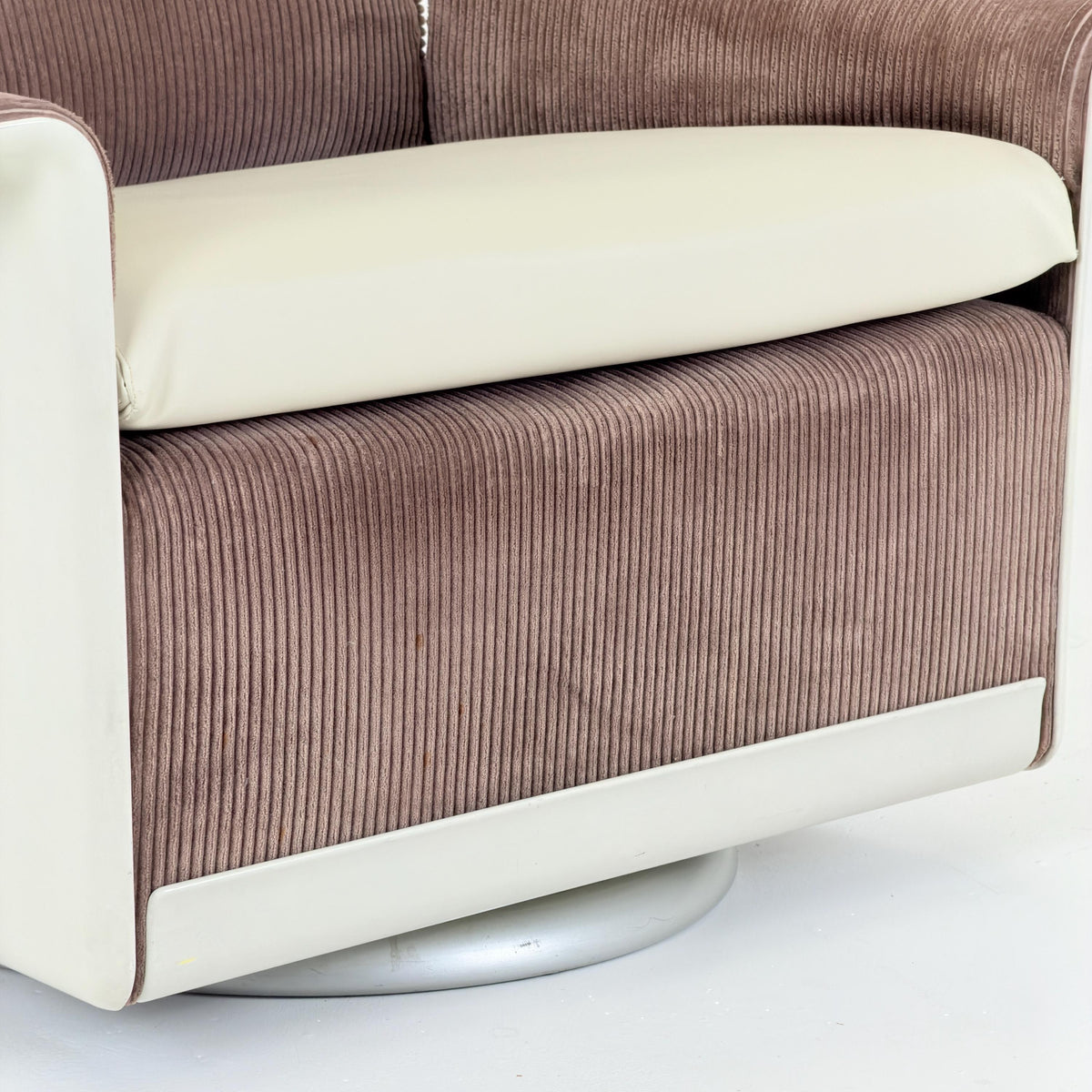 Rare Mid century Dieter Rams 620 Lounge Chair RZ62 – Brown Corduroy, White Shell & Swivel Base, Germany, 1970s