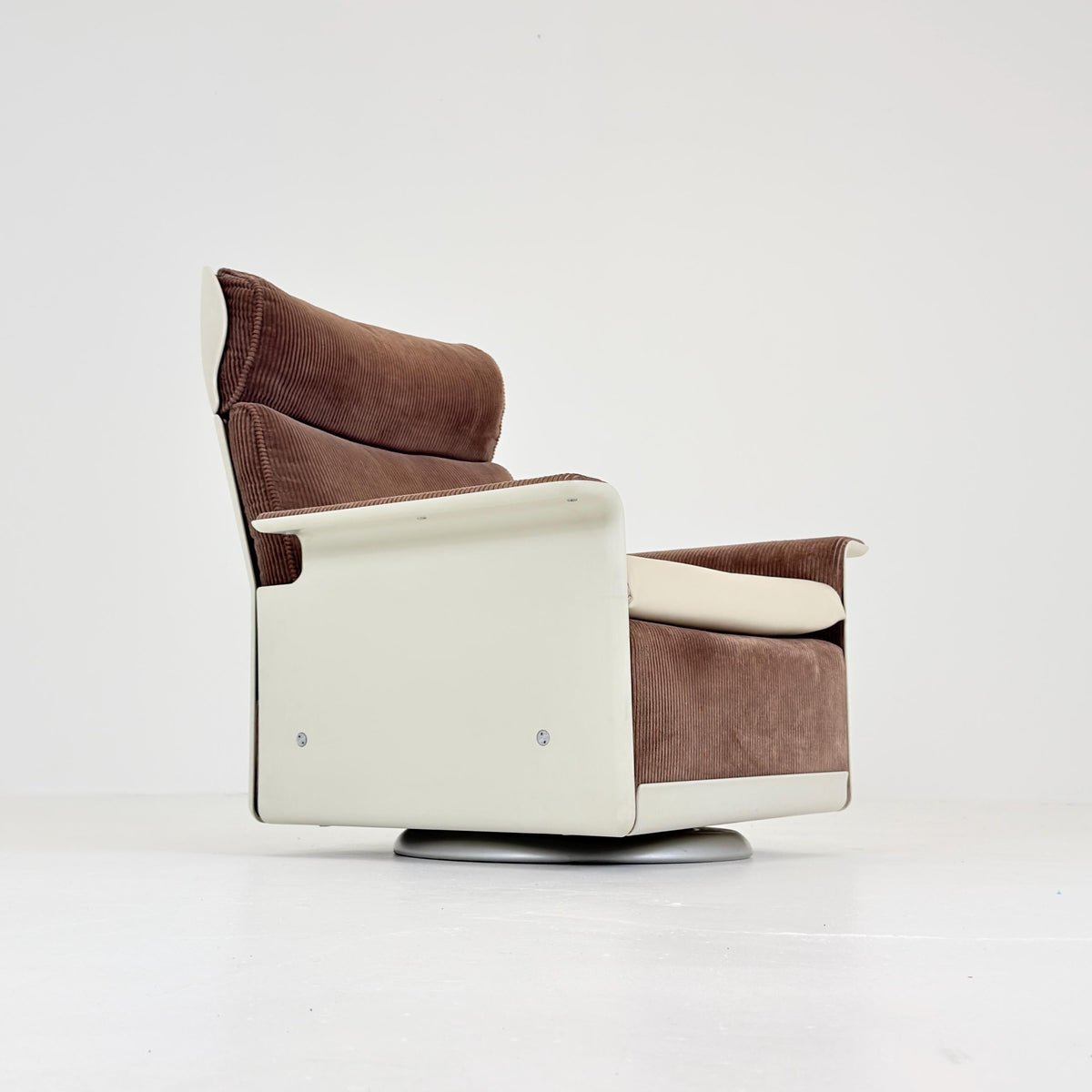 Rare Mid century Dieter Rams 620 Lounge Chair RZ62 – Brown Corduroy, White Shell & Swivel Base, Germany, 1970s