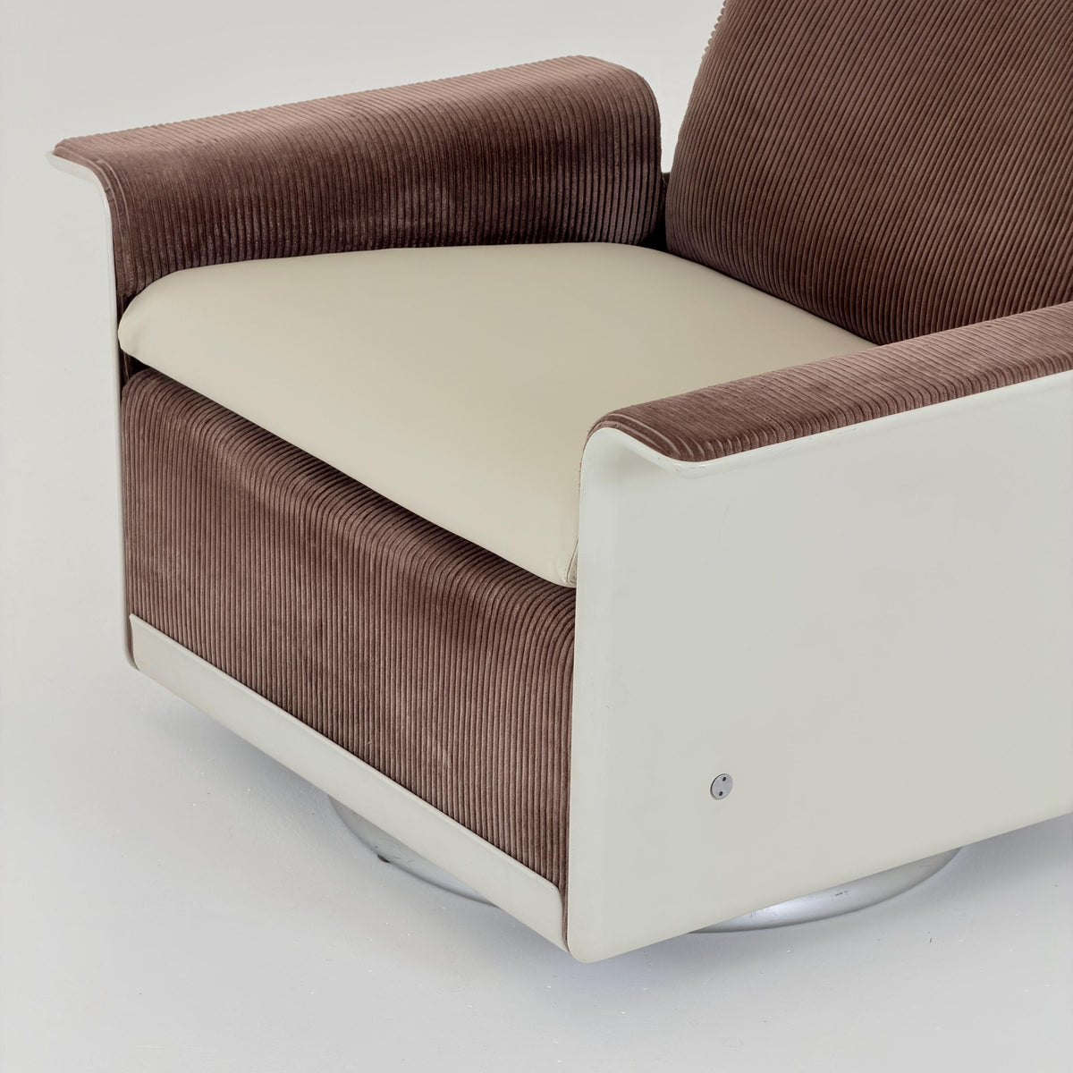 Rare Mid century Dieter Rams 620 Lounge Chair RZ62 – Brown Corduroy, White Shell & Swivel Base, Germany, 1970s