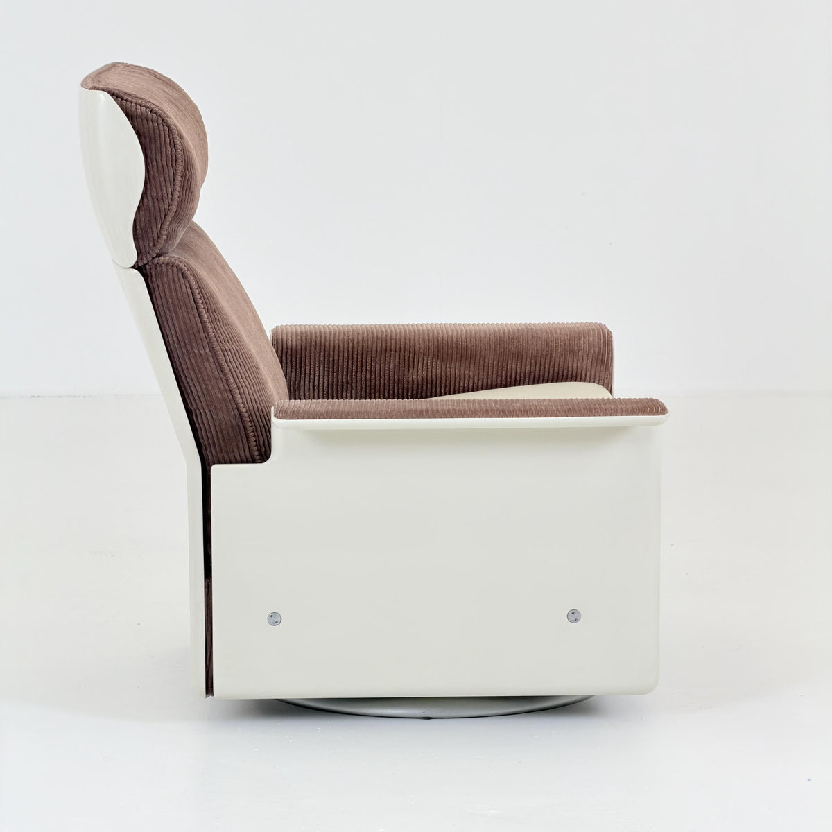 Rare Mid century Dieter Rams 620 Lounge Chair RZ62 – Brown Corduroy, White Shell & Swivel Base, Germany, 1970s