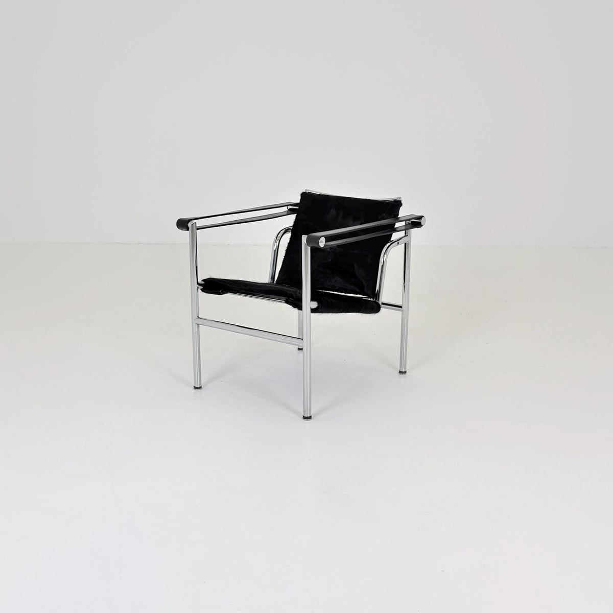 Mid century Bauhaus LC1 Style Sling Armchair, Black Pony Hair Hide & Chrome Frame, Italian Mid-Century Modern Lounge Chair, 1980 Italy