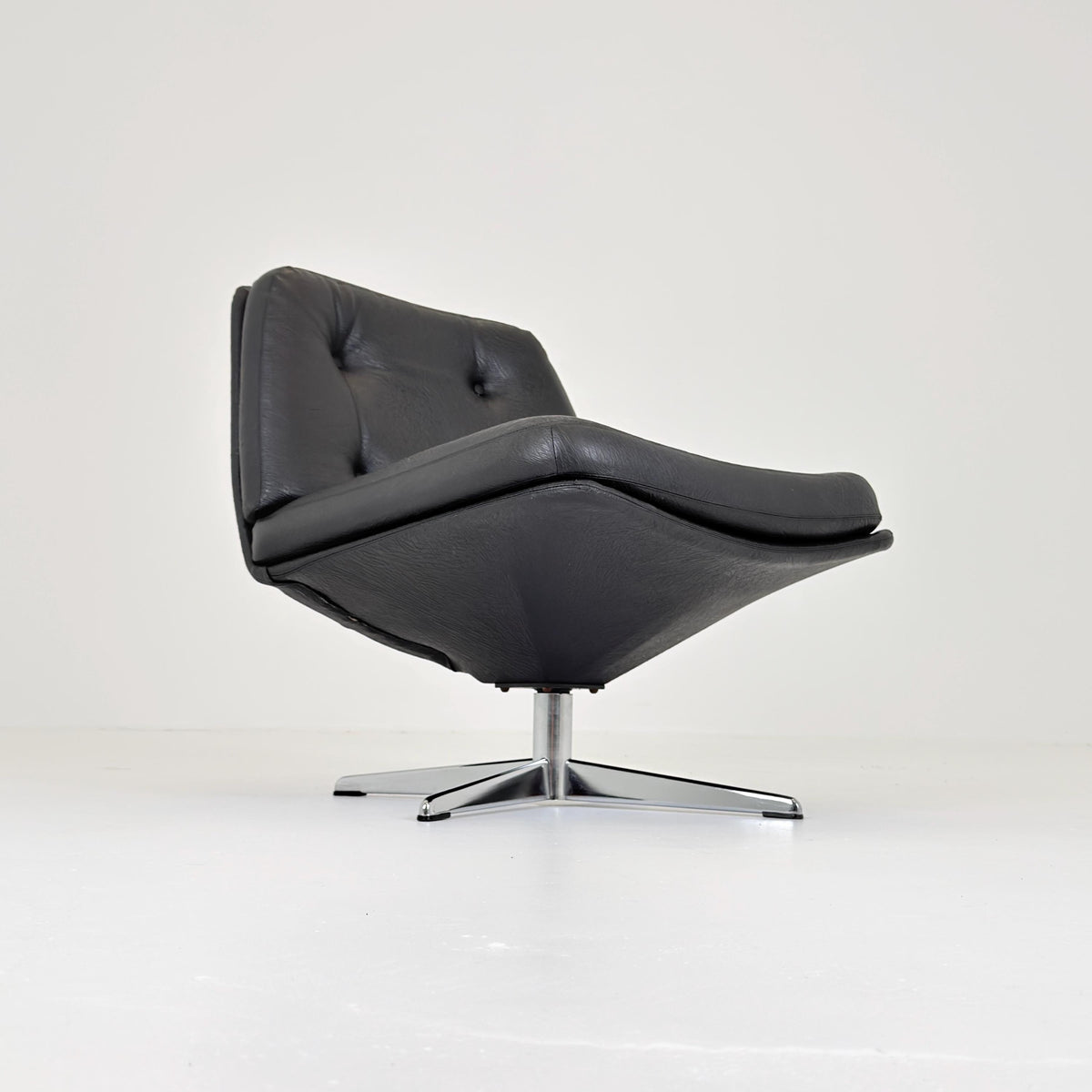 Mid century Swivel chair model Mila,designed by Gillis Lundgren for Ikea in the 1960s