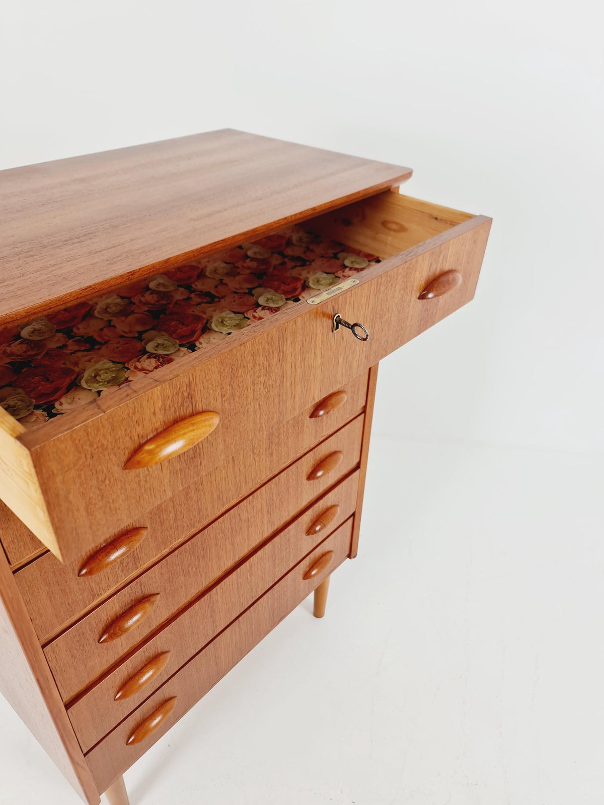 Midcentury danish design chest of drawers / drawer dresser /6 drawers cabinet By Ejsing Möbelfabrik 1960s