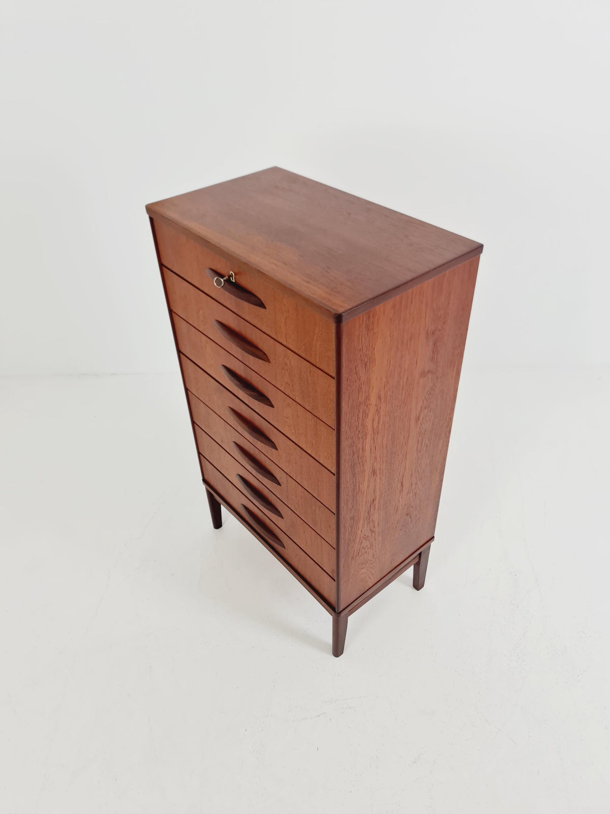 Midcentury danish design chest of drawers / drawer dresser /6 drawers cabinet, 1960s
