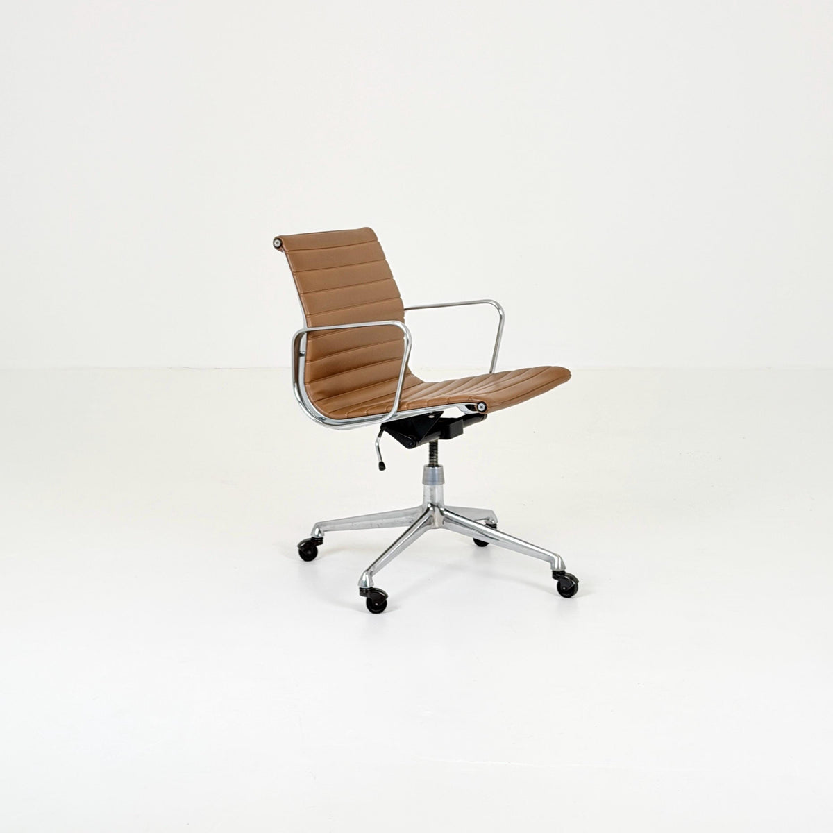 Mid Century Modern Italian EA 108 Eames Office Chair, Cognac Leather & Chrome Swivel Chair, Executive desk Chair, 1980s Italy