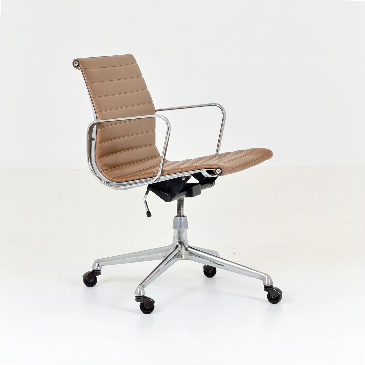 Mid Century Modern Italian EA 108 Eames Office Chair, Cognac Leather & Chrome Swivel Chair, Executive desk Chair, 1980s Italy