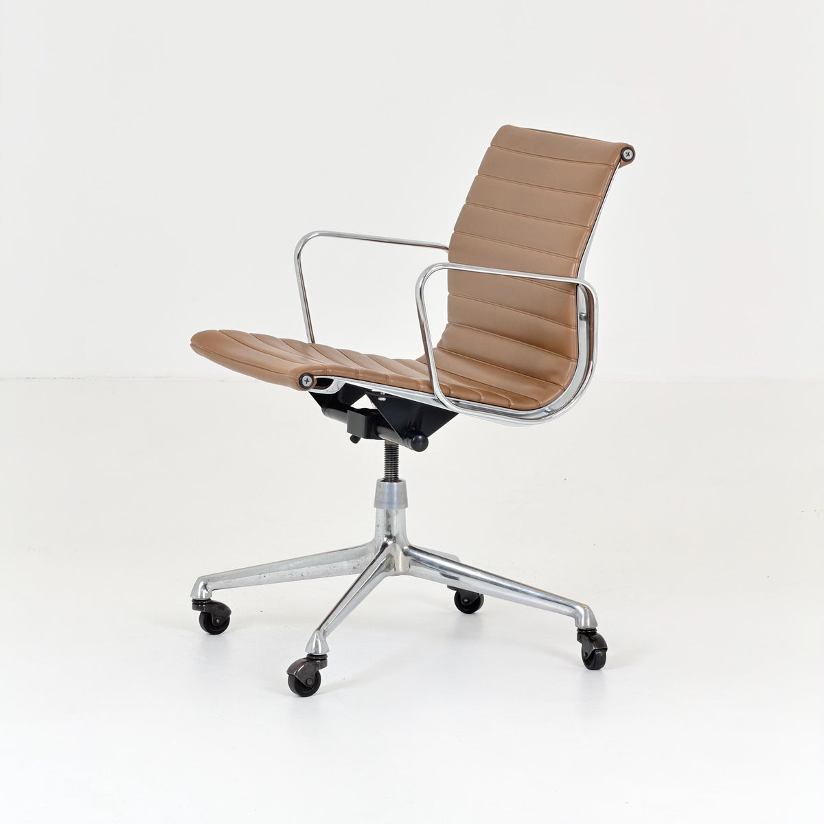 Mid Century Modern Italian EA 108 Eames Office Chair, Cognac Leather & Chrome Swivel Chair, Executive desk Chair, 1980s Italy