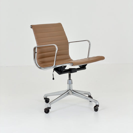 Mid Century Modern Italian EA 108 Eames Office Chair, Cognac Leather & Chrome Swivel Chair, Executive desk Chair, 1980s Italy