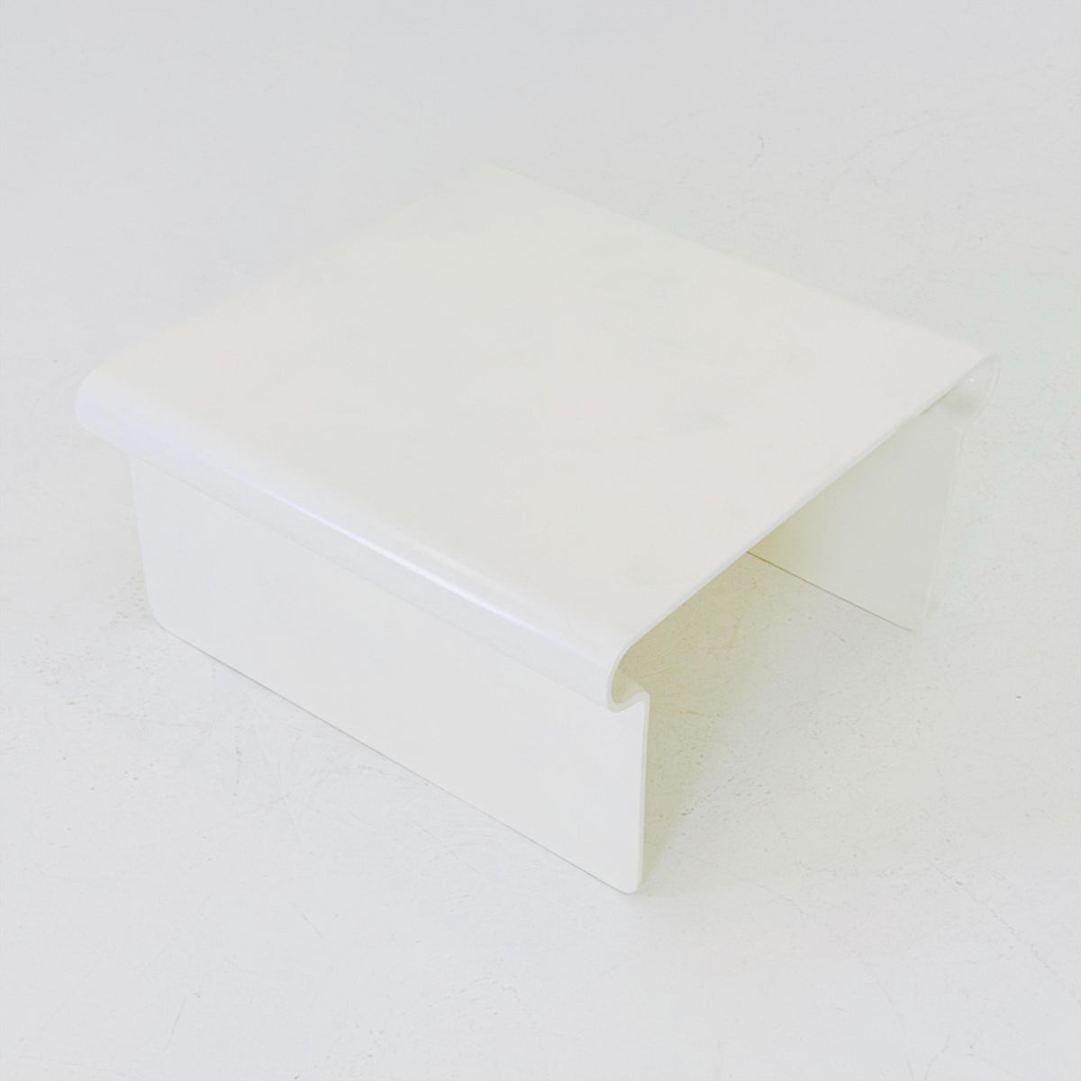 Mid-Century Modern Fibreglass white Coffee Table – 1970s Space Age Design