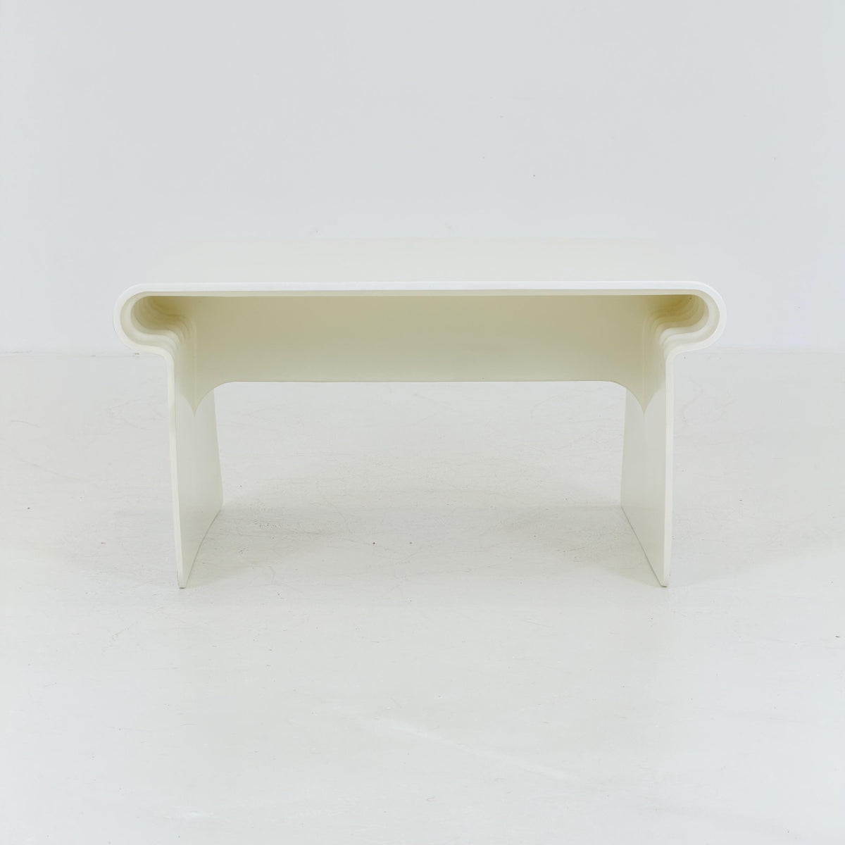Mid-Century Modern Fibreglass white Coffee Table – 1970s Space Age Design