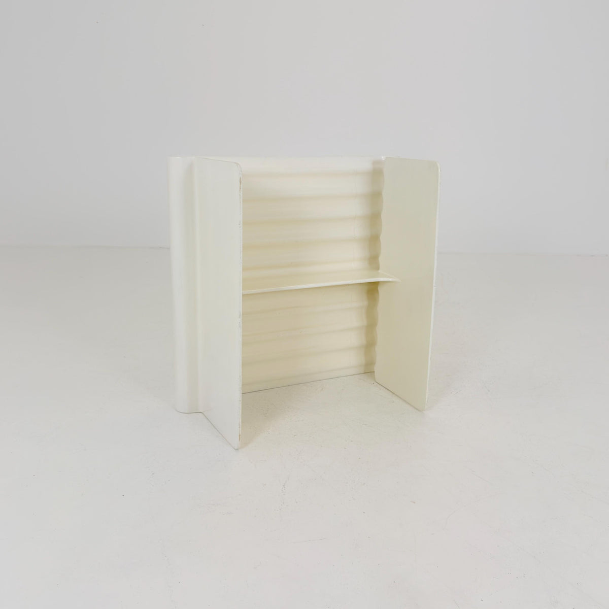 Mid-Century Modern Fibreglass white Coffee Table – 1970s Space Age Design