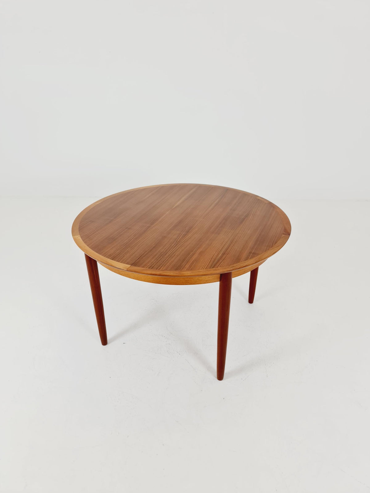 Round German Walnut Dining Table from Lübke, 1960s