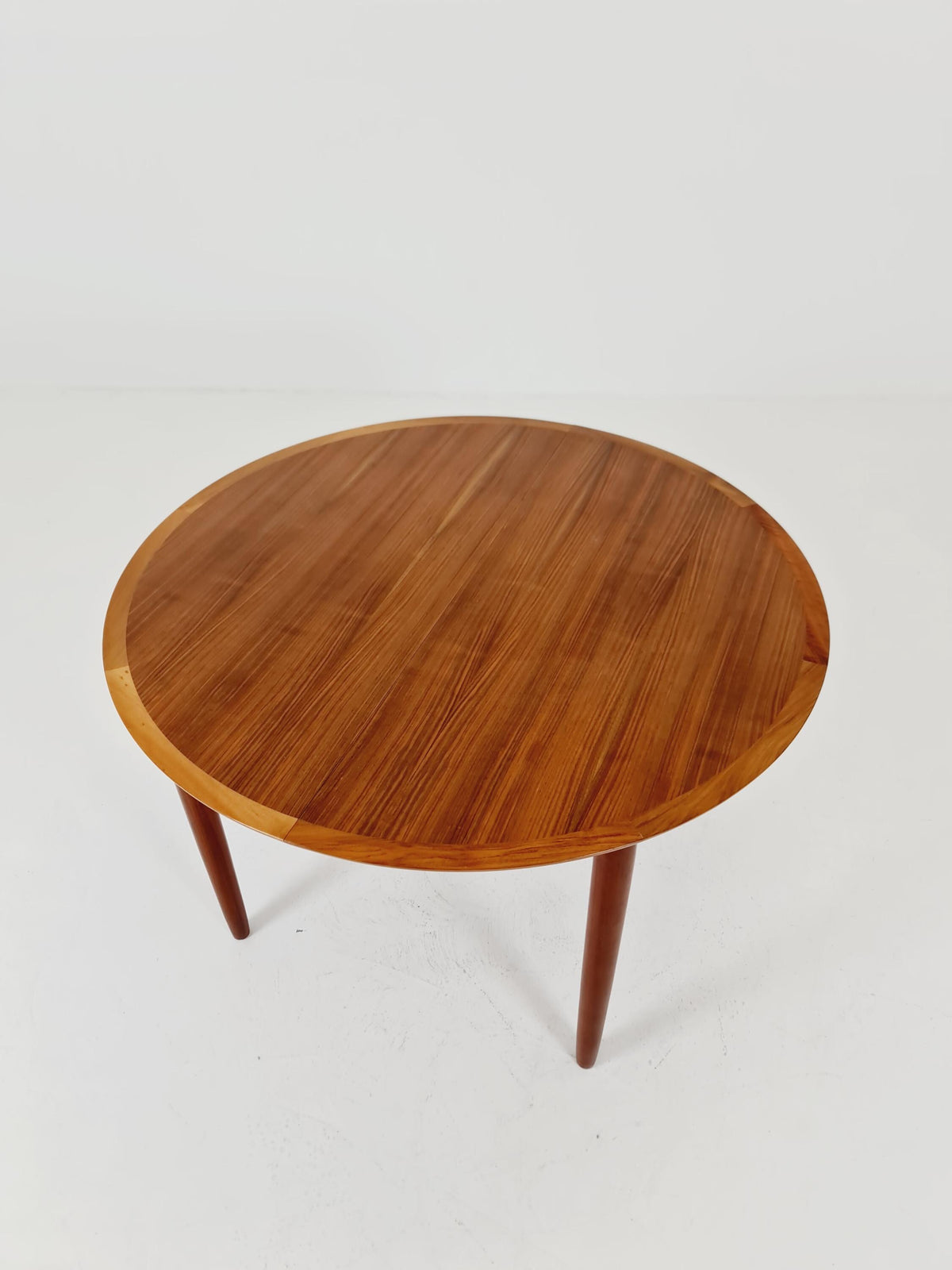 Round German Walnut Dining Table from Lübke, 1960s
