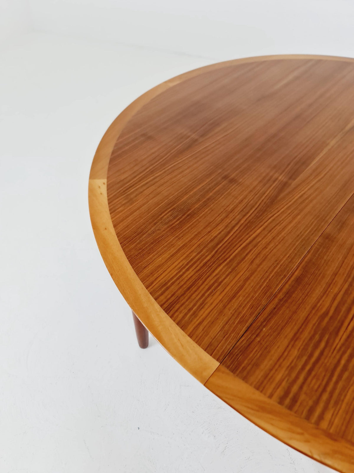 Round German Walnut Dining Table from Lübke, 1960s