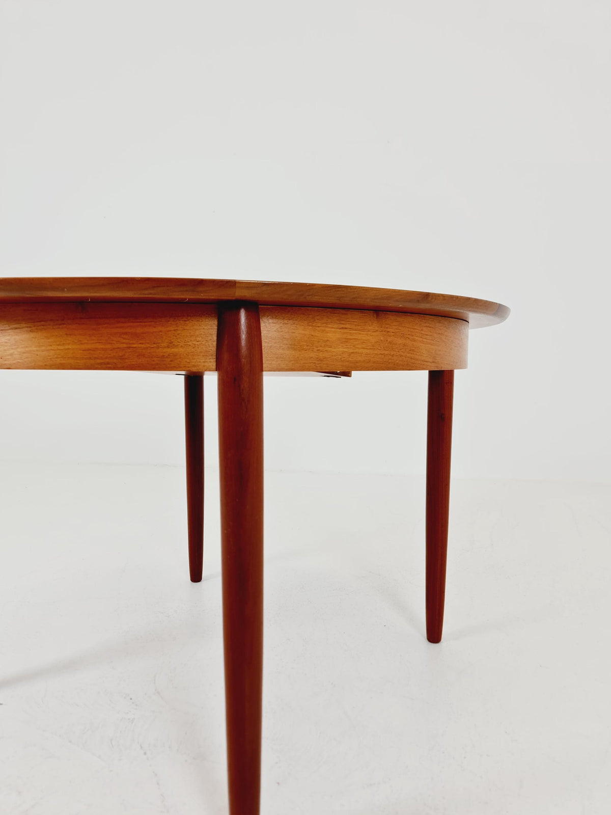 Round German Walnut Dining Table from Lübke, 1960s