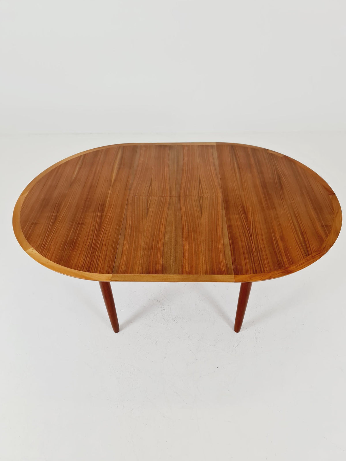Round German Walnut Dining Table from Lübke, 1960s
