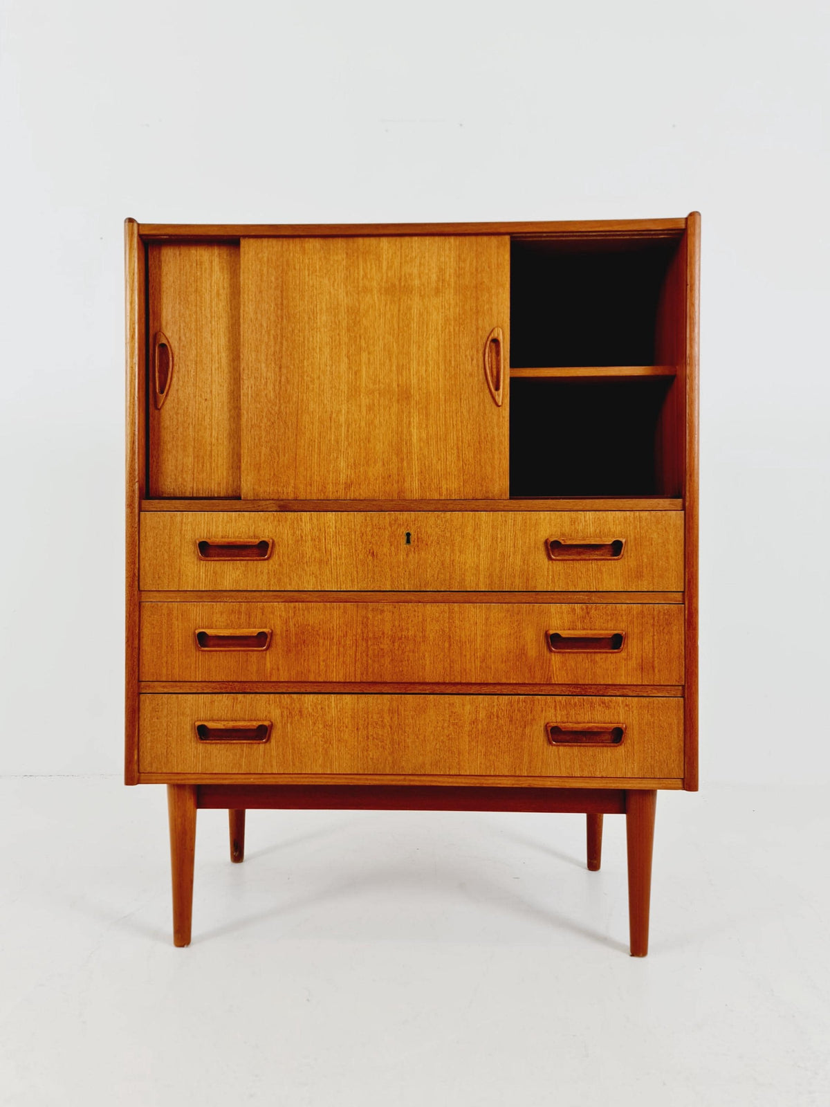 Midcentury danish design chest of drawers / drawer dresser / cabinet By Ejsing Möbelfabrik 1960s