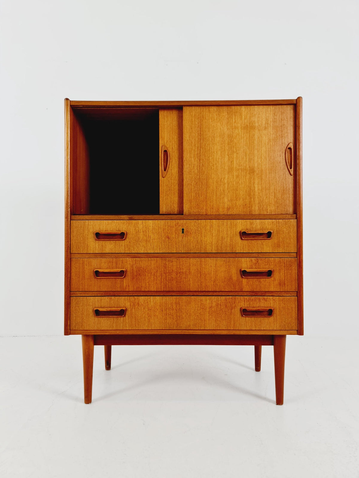 Midcentury danish design chest of drawers / drawer dresser / cabinet By Ejsing Möbelfabrik 1960s