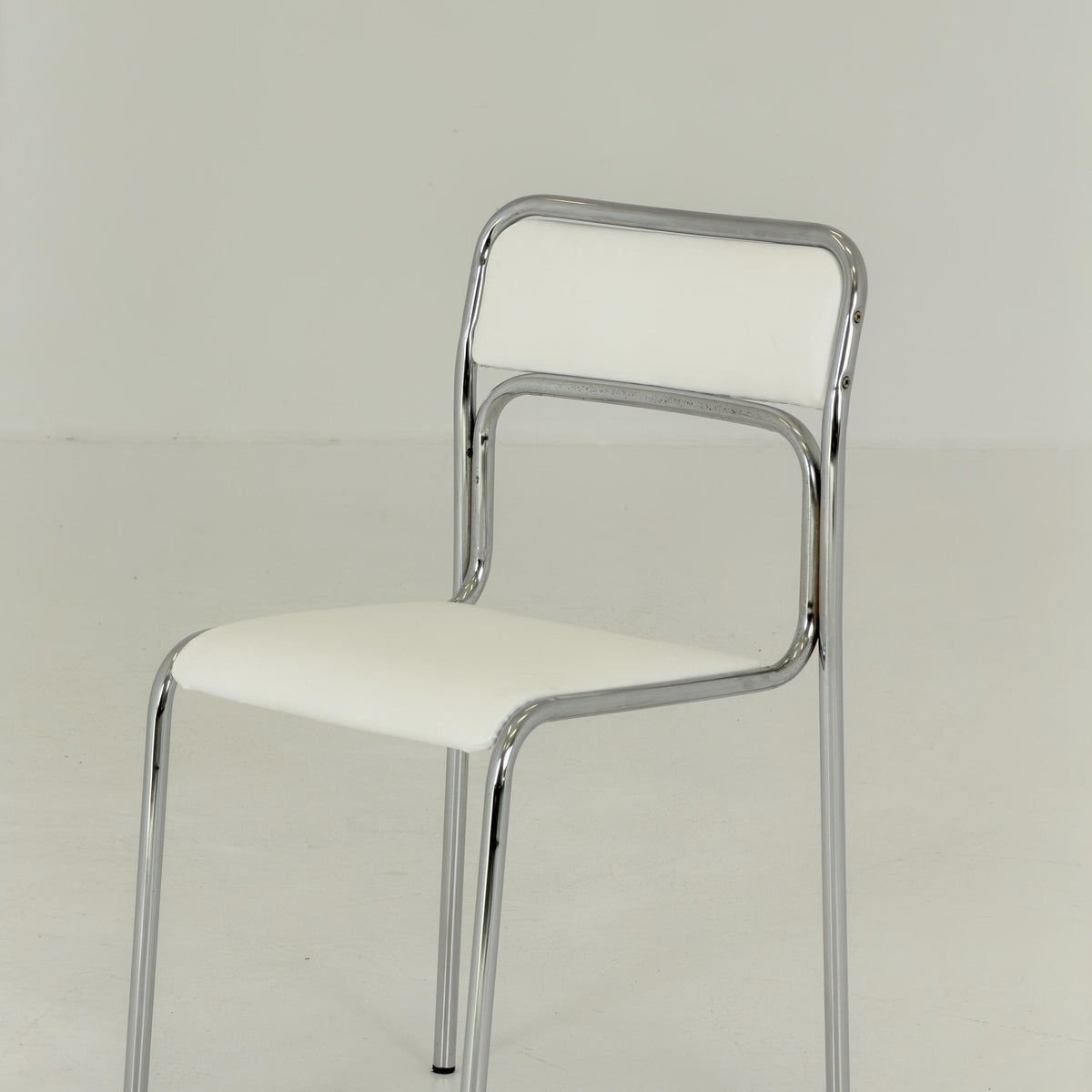 Mid Century Bauhaus minimalistic Tubular Chair | white Faux Leather | Minimalist Stackable Chair | 1980s Italy