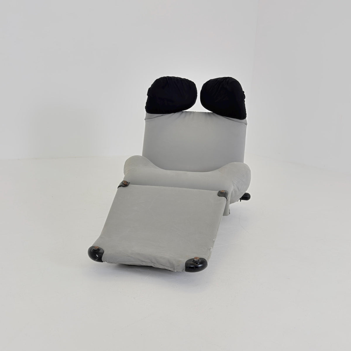 Iconic Wink Armchair by Toshiyuki Kita – grey and black by Cassina , Italy, 2000s