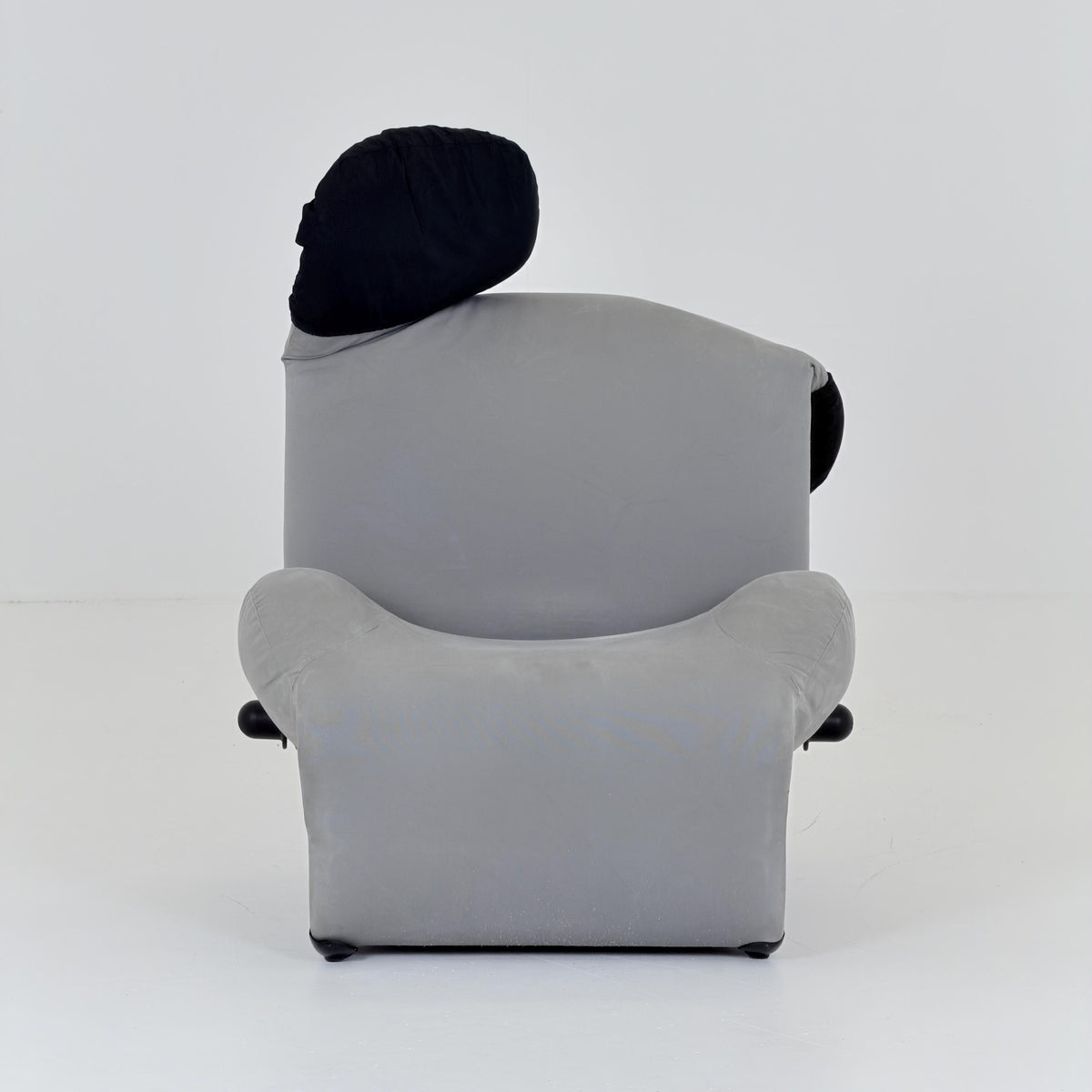Iconic Wink Armchair by Toshiyuki Kita – grey and black by Cassina , Italy, 2000s