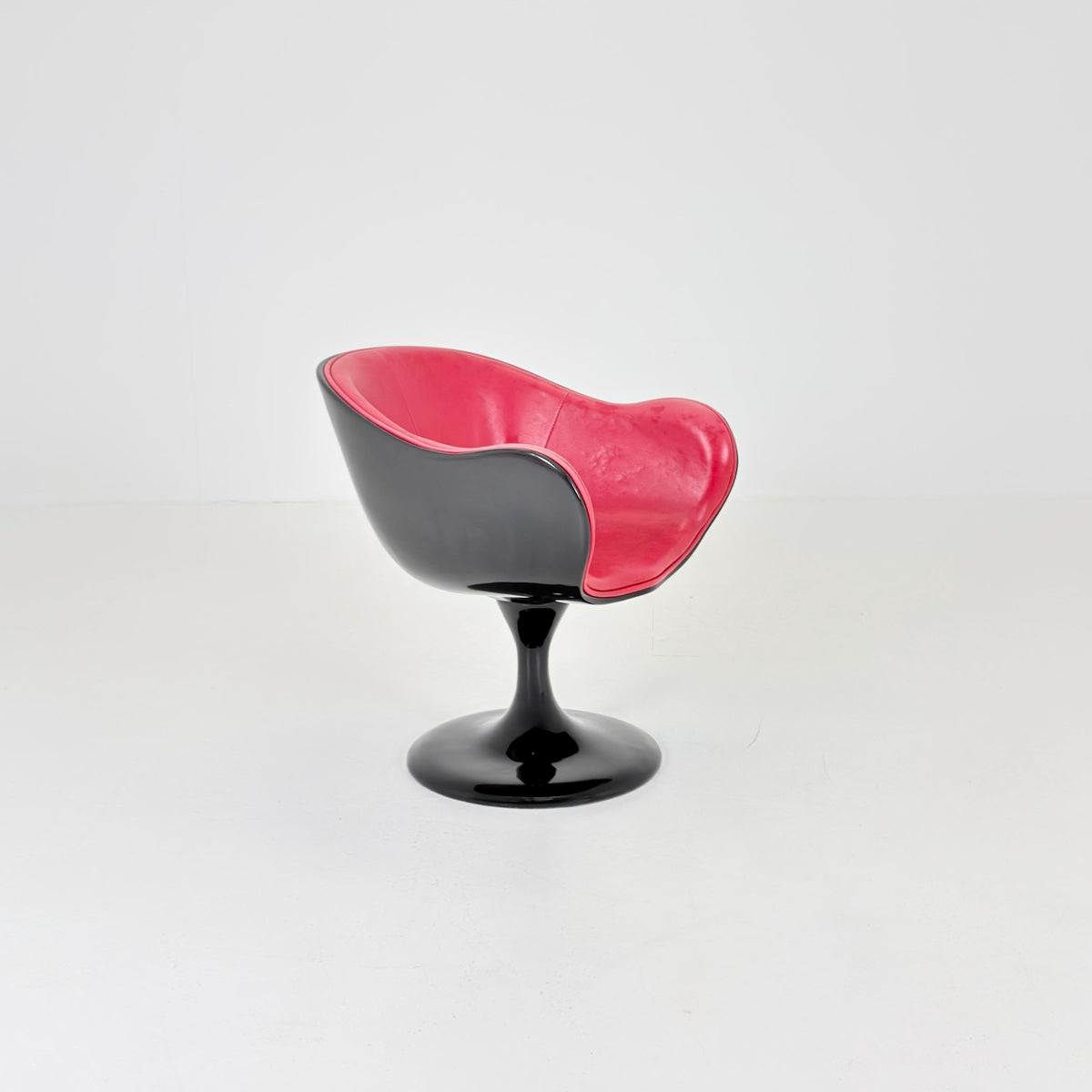 Mid Century Modern Design Italian Space Age Tulip Swivel Armchair, 1980s Italy