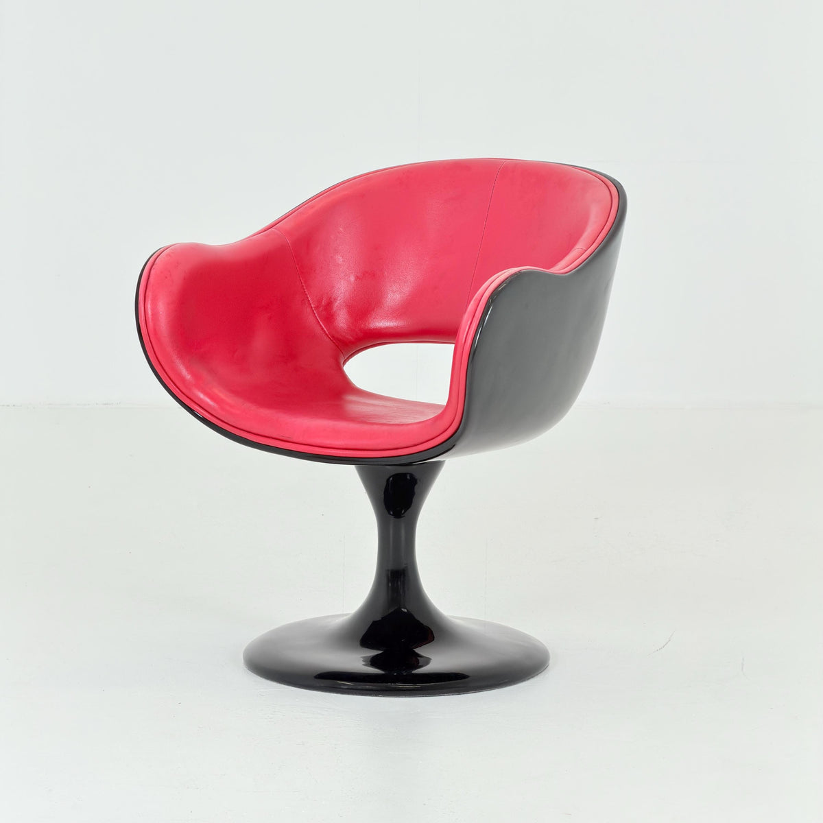 Mid Century Modern Design Italian Space Age Tulip Swivel Armchair, 1980s Italy