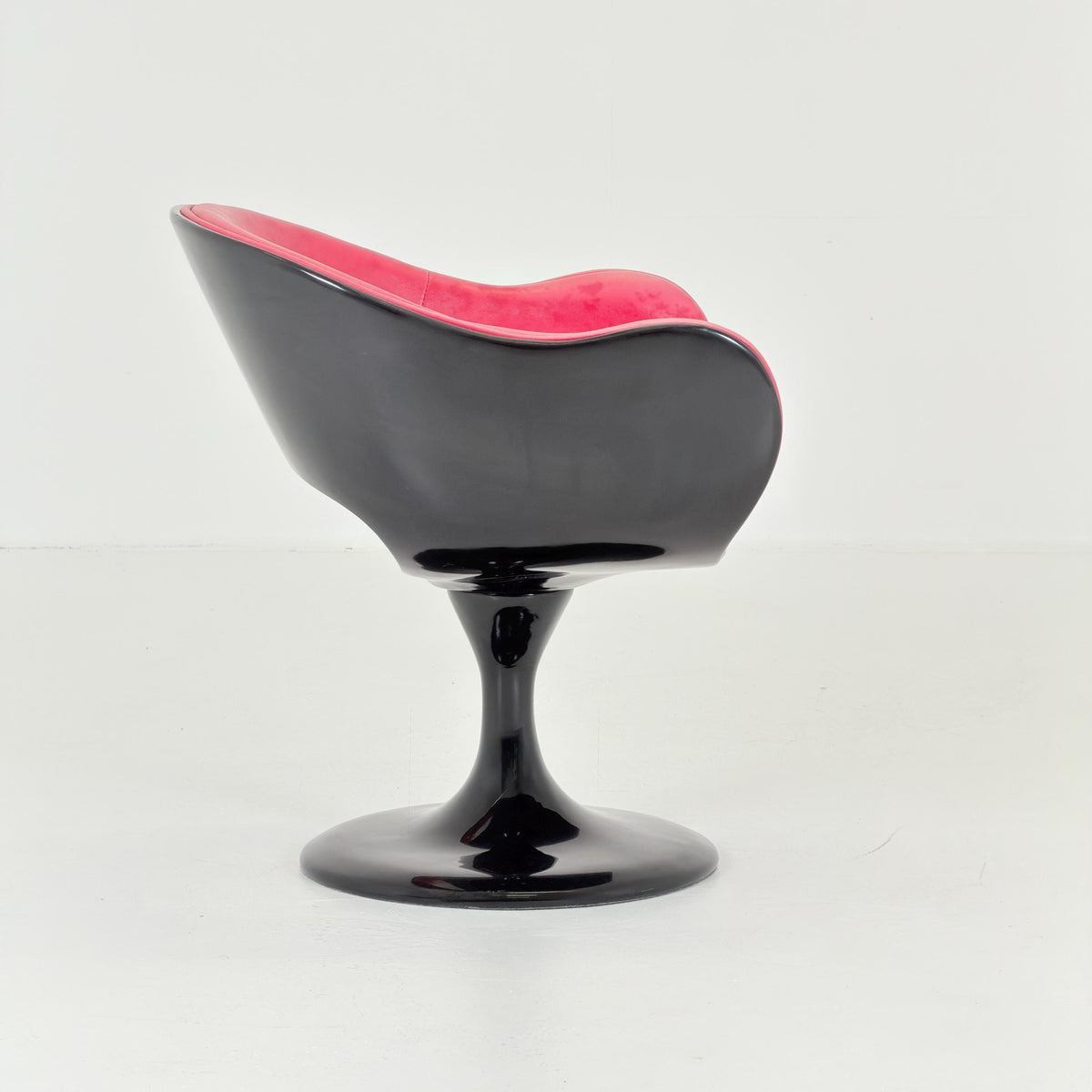 Mid Century Modern Design Italian Space Age Tulip Swivel Armchair, 1980s Italy