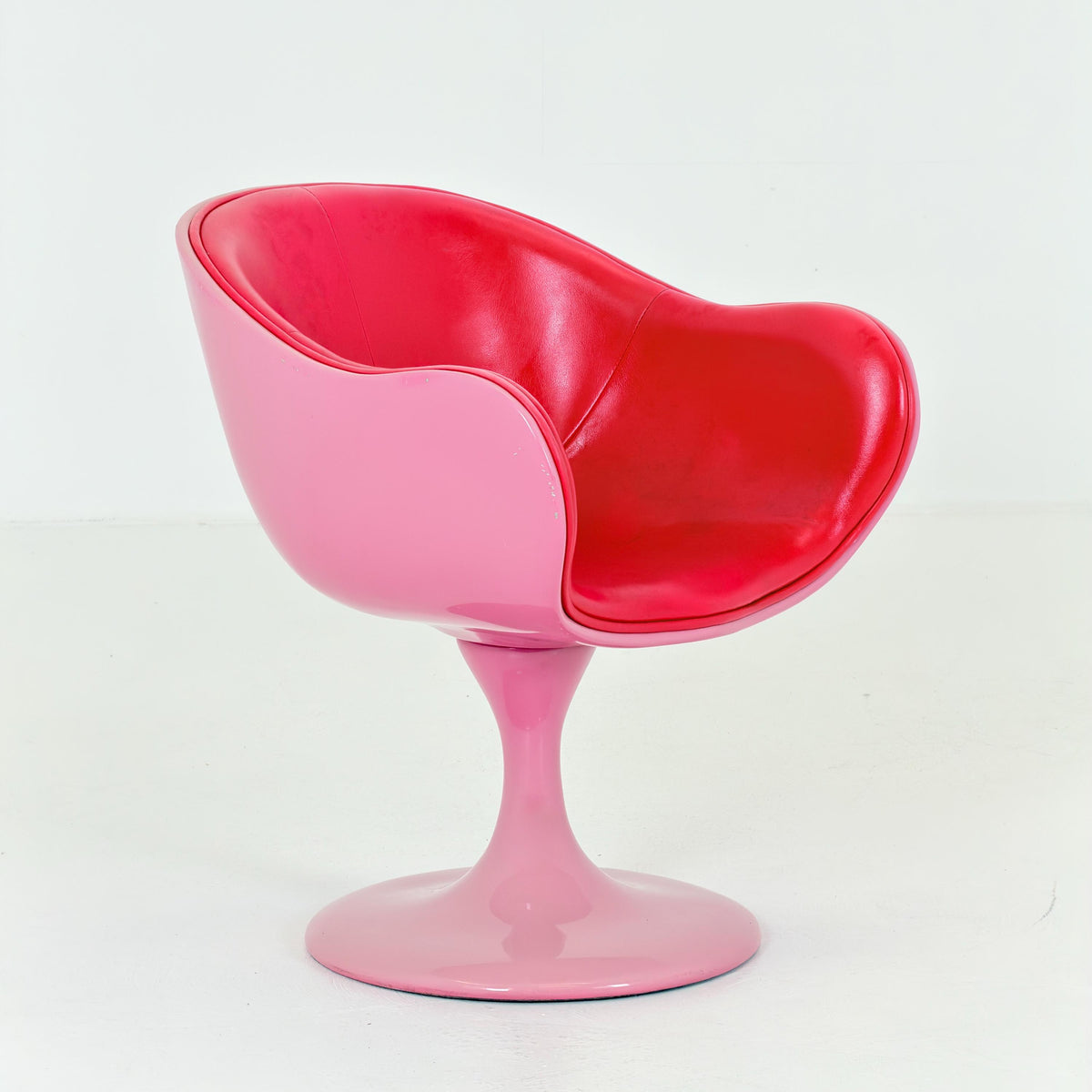 Mid Century Modern Design Italian Space Age Tulip Swivel Armchair, 1980s Italy