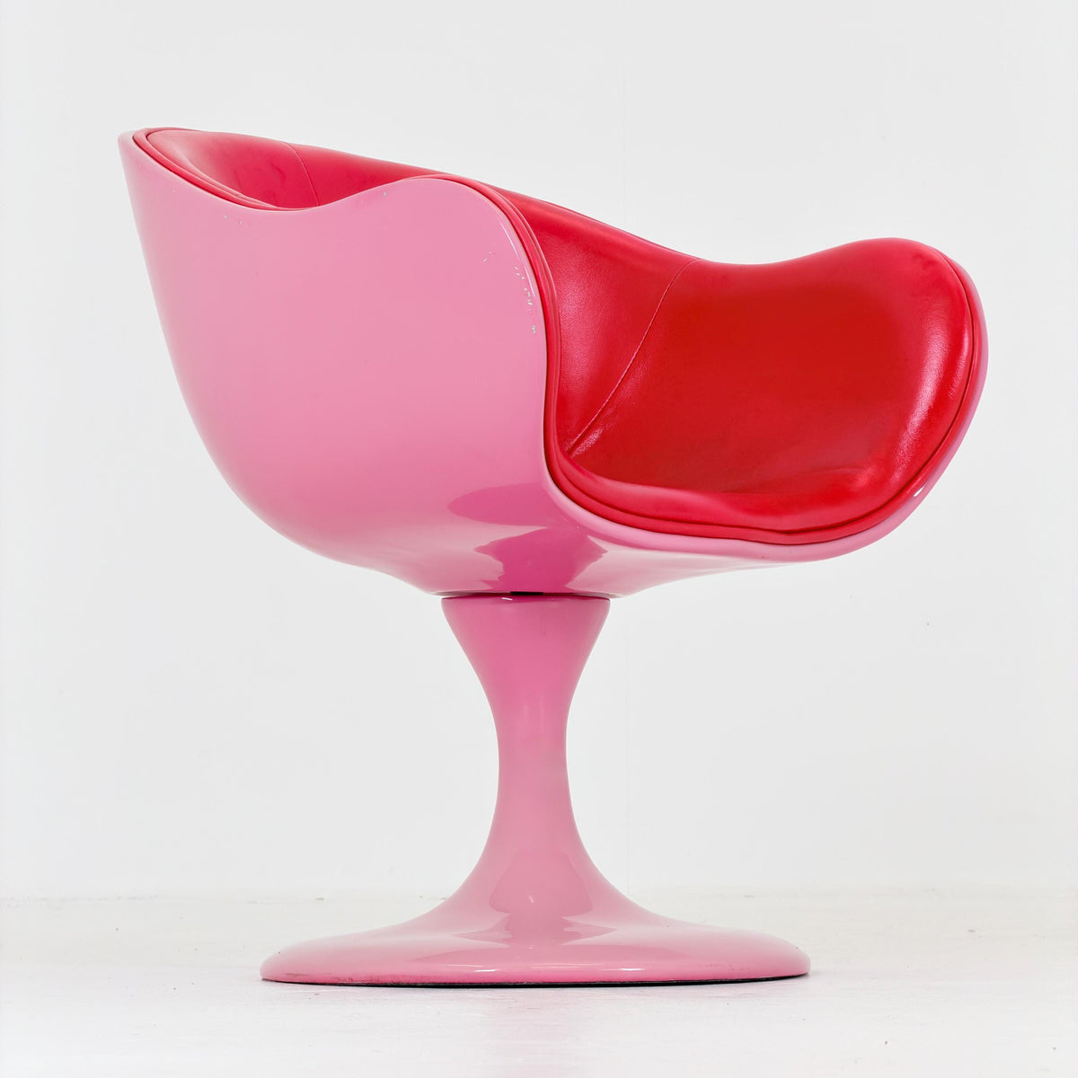 Mid Century Modern Design Italian Space Age Tulip Swivel Armchair, 1980s Italy