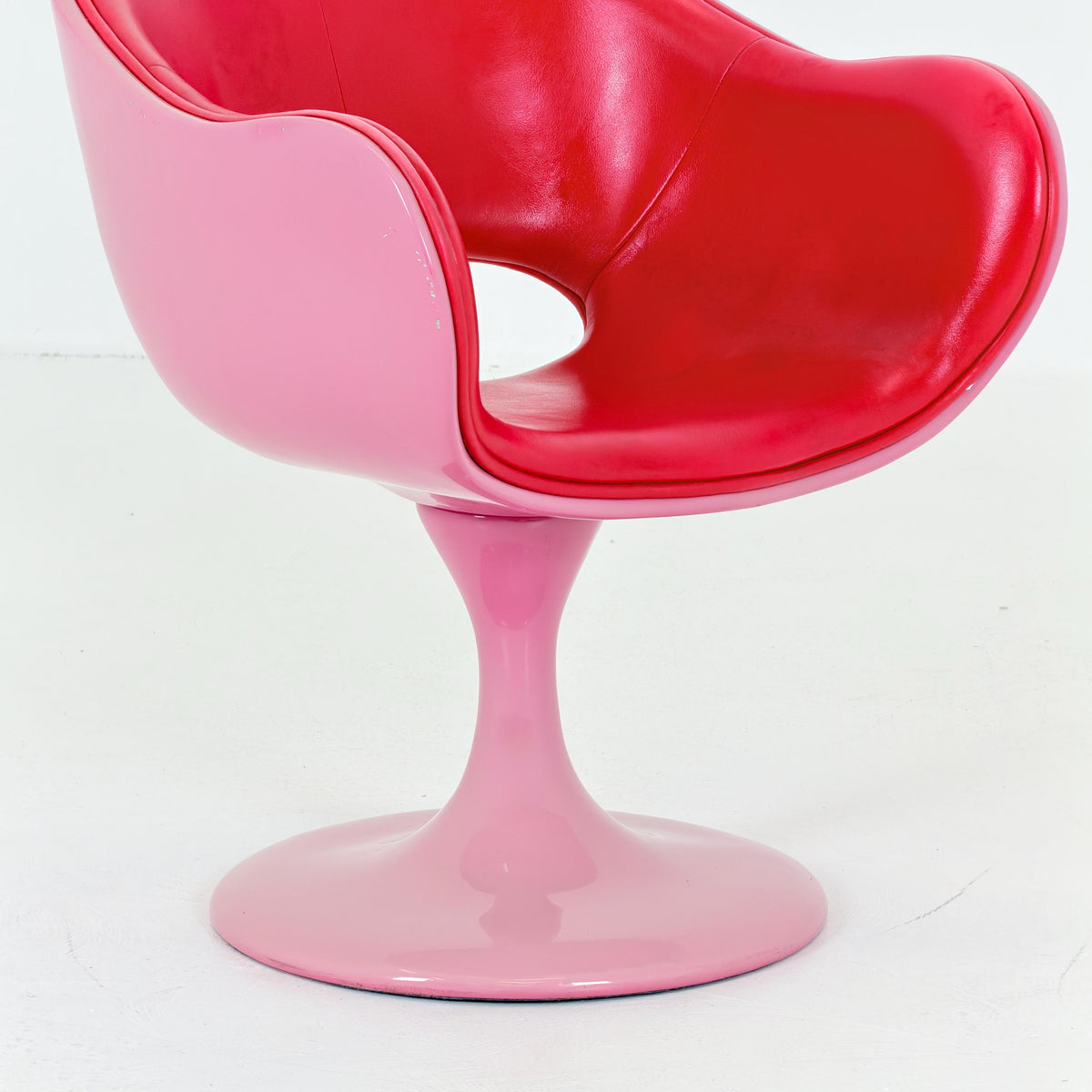 Mid Century Modern Design Italian Space Age Tulip Swivel Armchair, 1980s Italy
