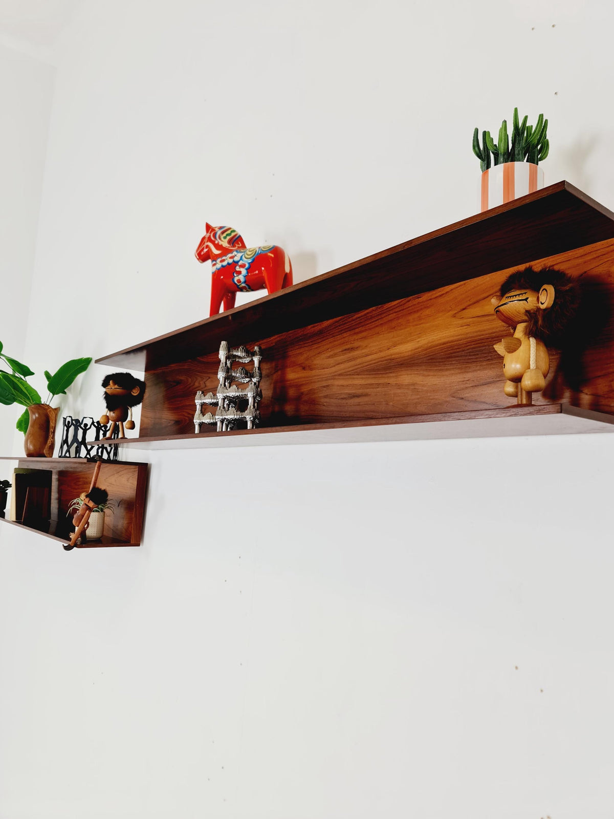 Long Rosewood German Wilheilm Renz for Walter Renz hanging shelf, 1960s