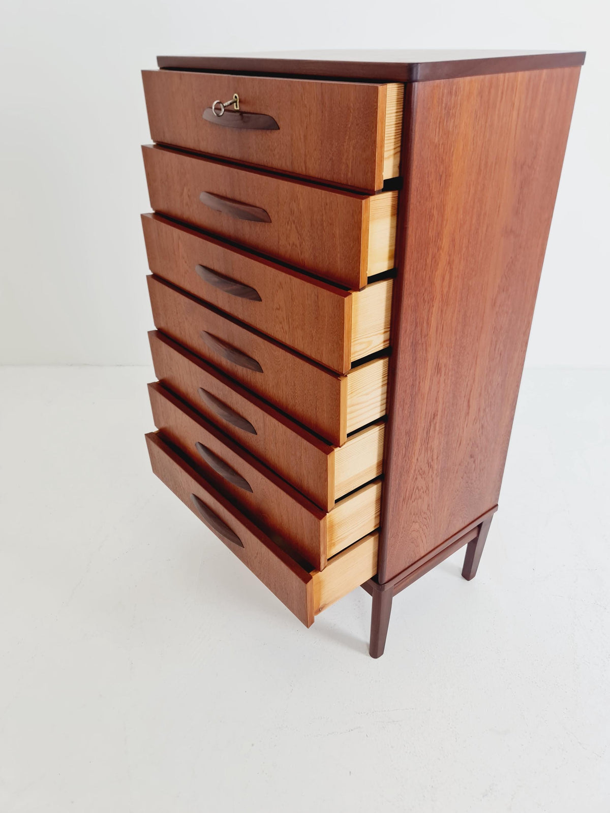 Midcentury danish design chest of drawers / drawer dresser /6 drawers cabinet, 1960s