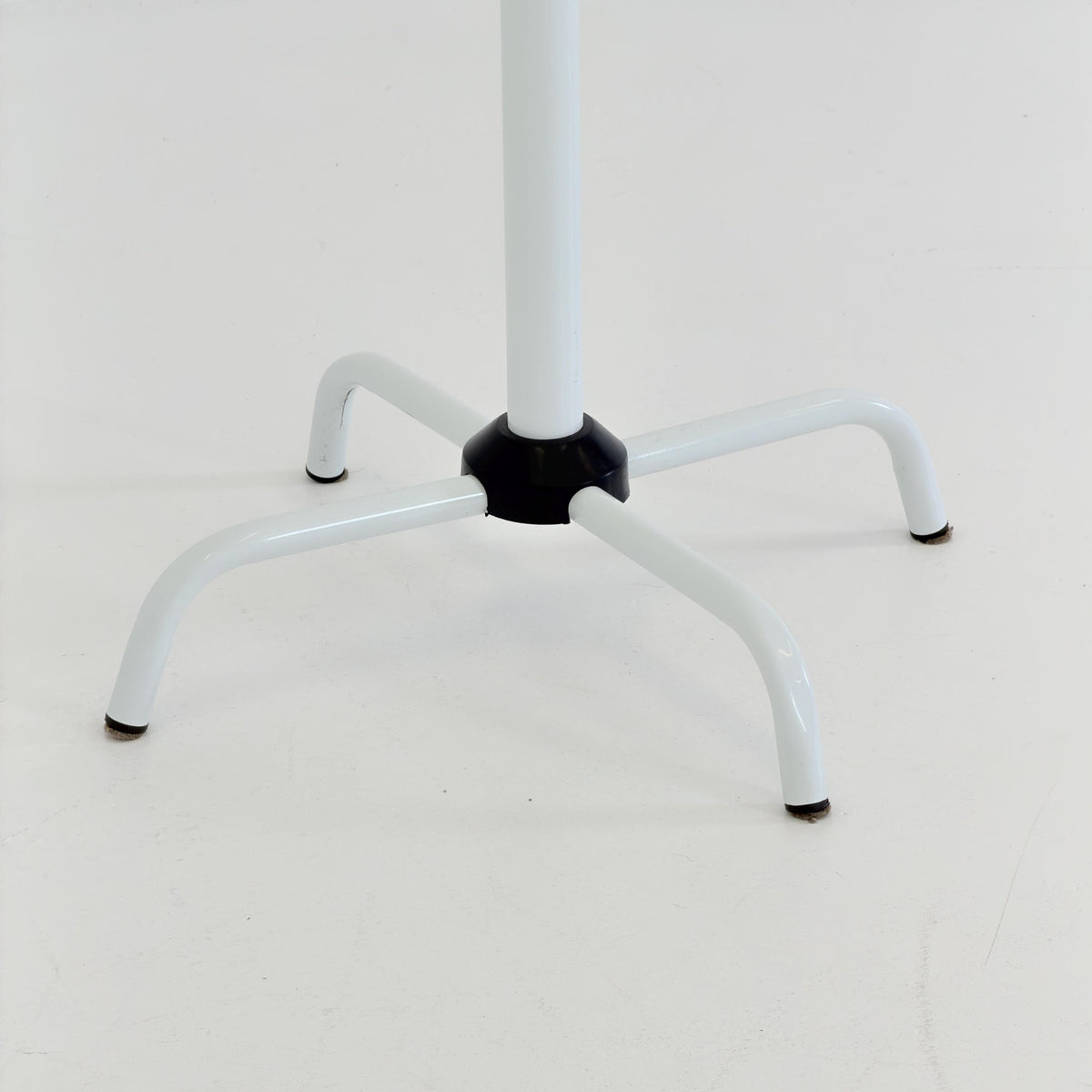 Mid century Coat Rack – Black & White Space Age Design, 1970s by Artifort Netherlands
