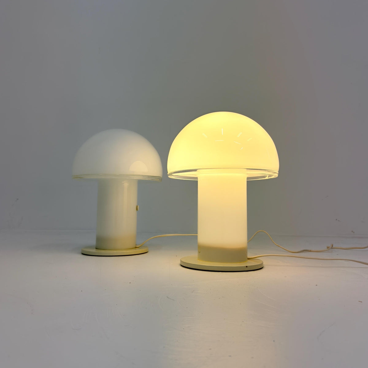 Set of 2 Mid century Artemide Onfale Piccolo Mushroom Table Lamp by Luciano Vistosi, 1990s Italy