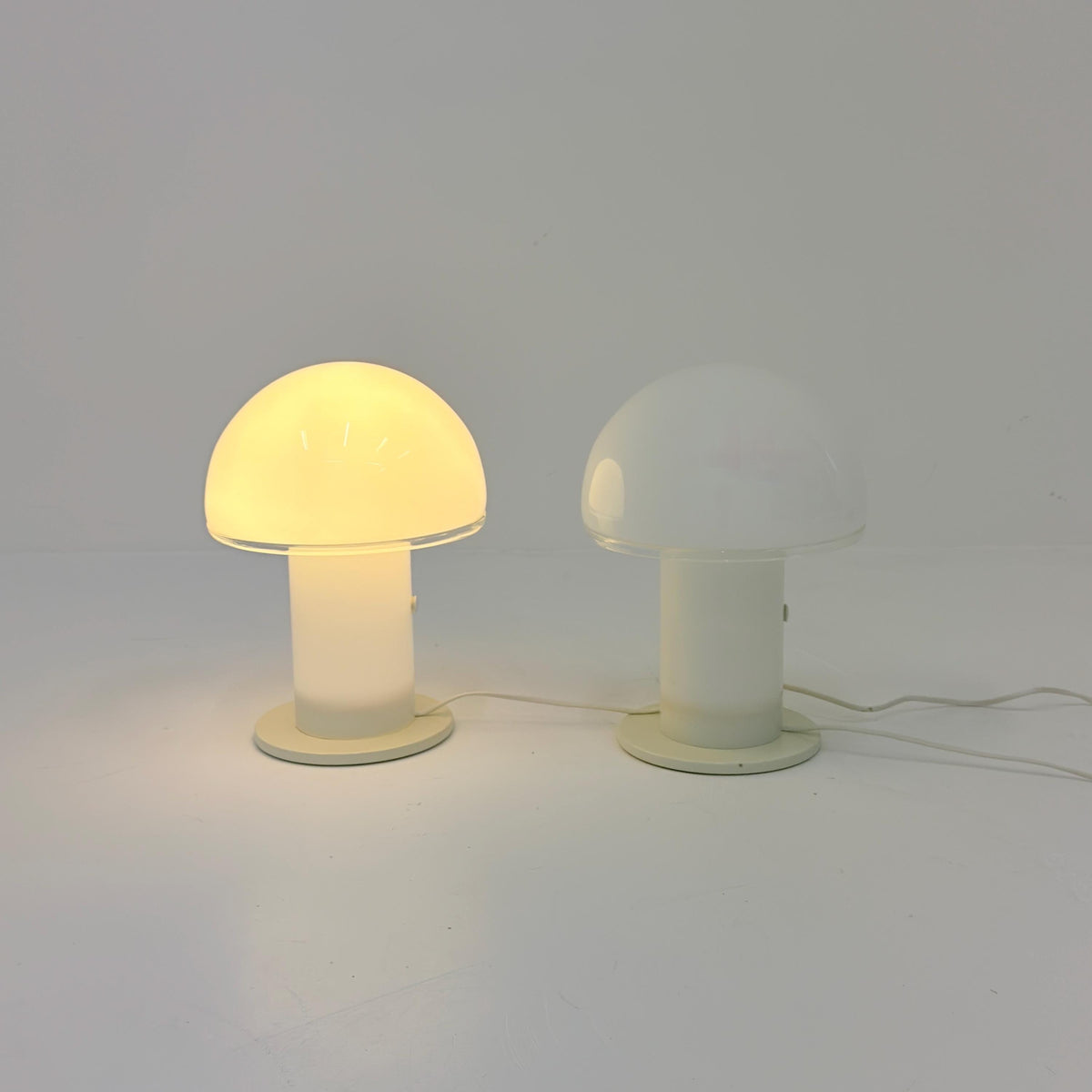 Set of 2 Mid century Artemide Onfale Piccolo Mushroom Table Lamp by Luciano Vistosi, 1990s Italy