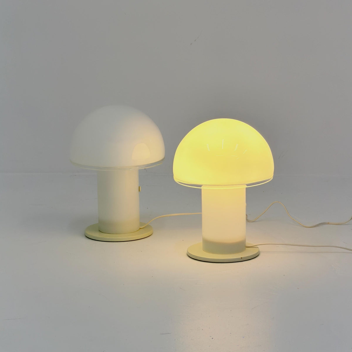 Set of 2 Mid century Artemide Onfale Piccolo Mushroom Table Lamp by Luciano Vistosi, 1990s Italy